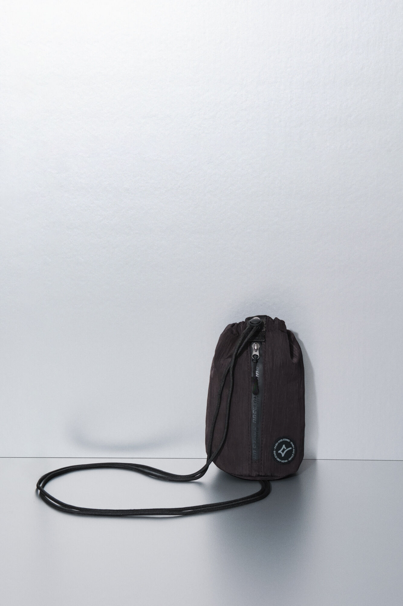 Dash and Stars Mini mala de ombro em nylon acetinado preto preto