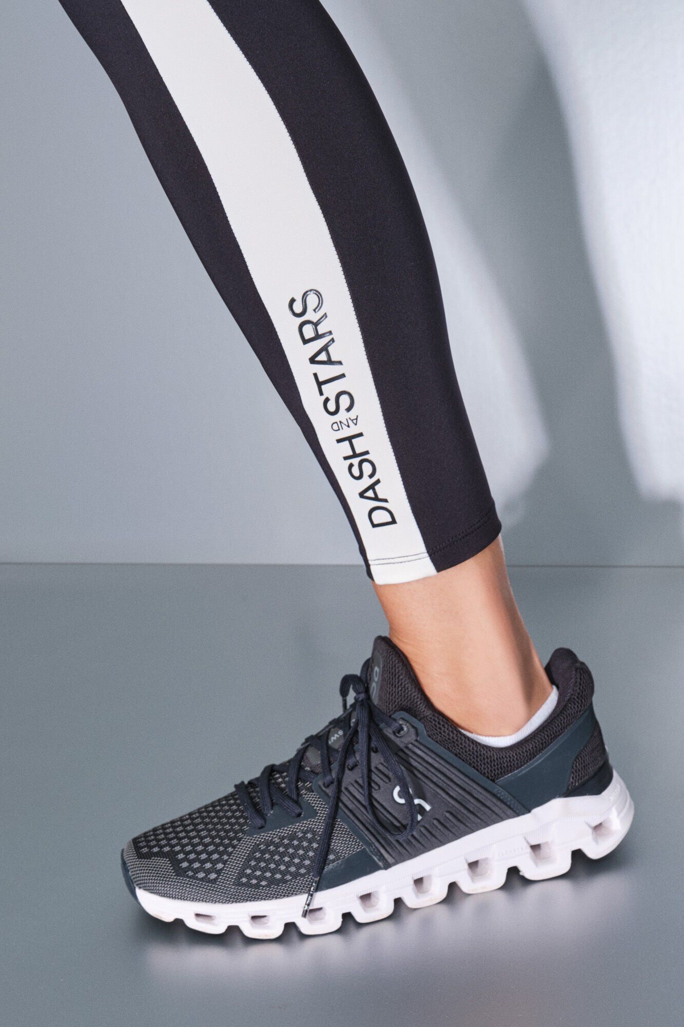 Dash and Stars Leggings 4D STRETCH tobillero negro y blanco negro