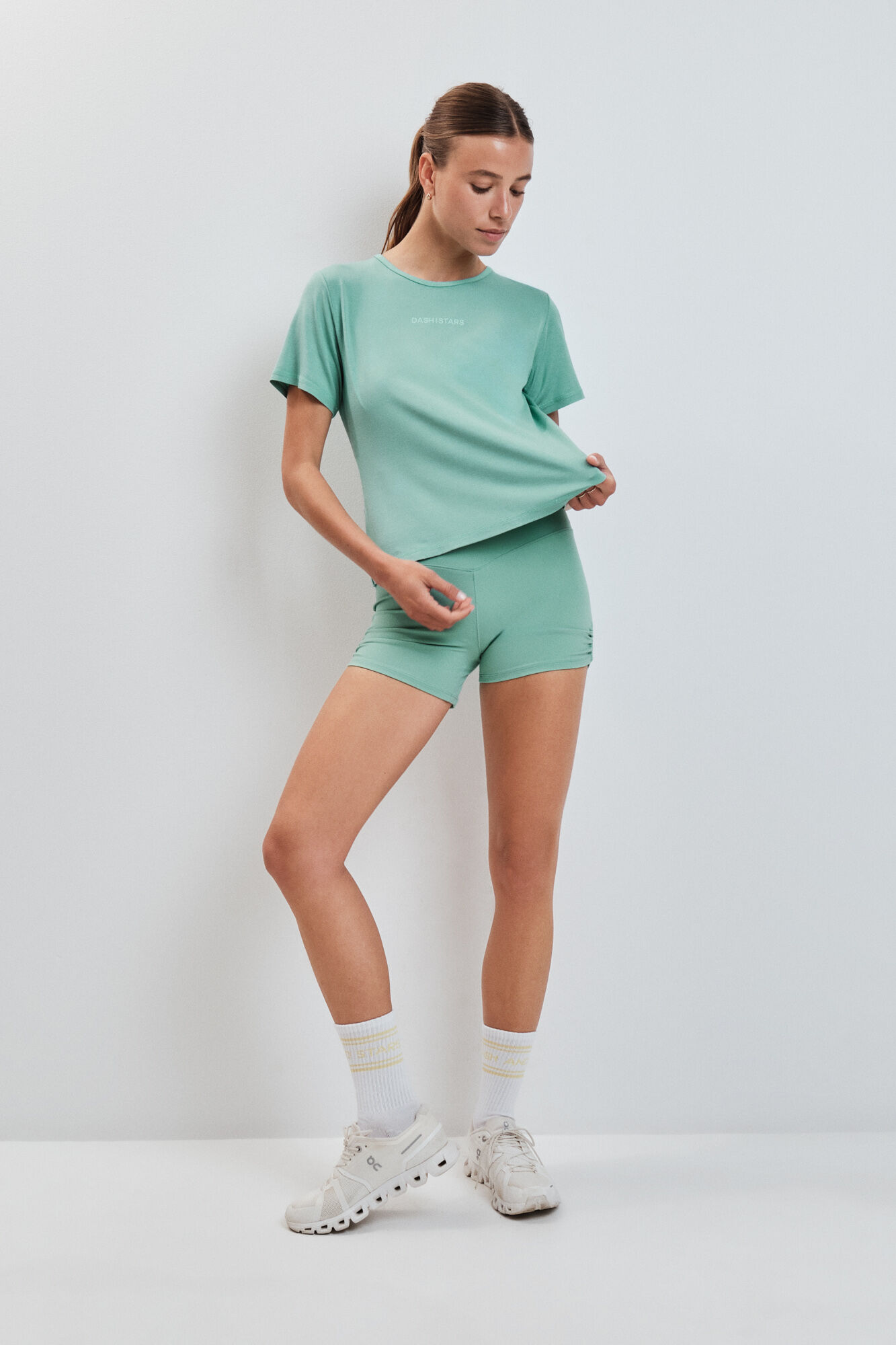Dash and Stars T-shirt com abertura nas costas verde verde