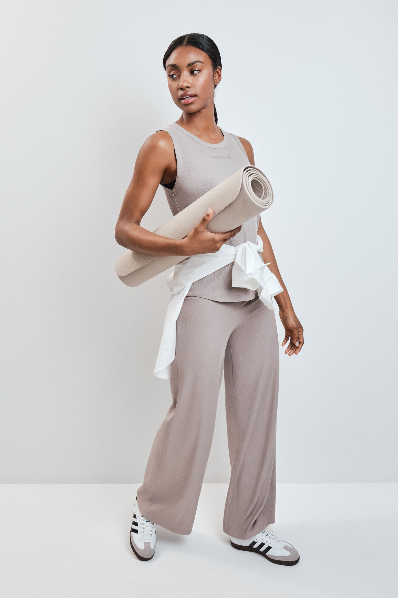 Dash and Stars Cal&ccedil;a comprida palazzo canelada bege cru