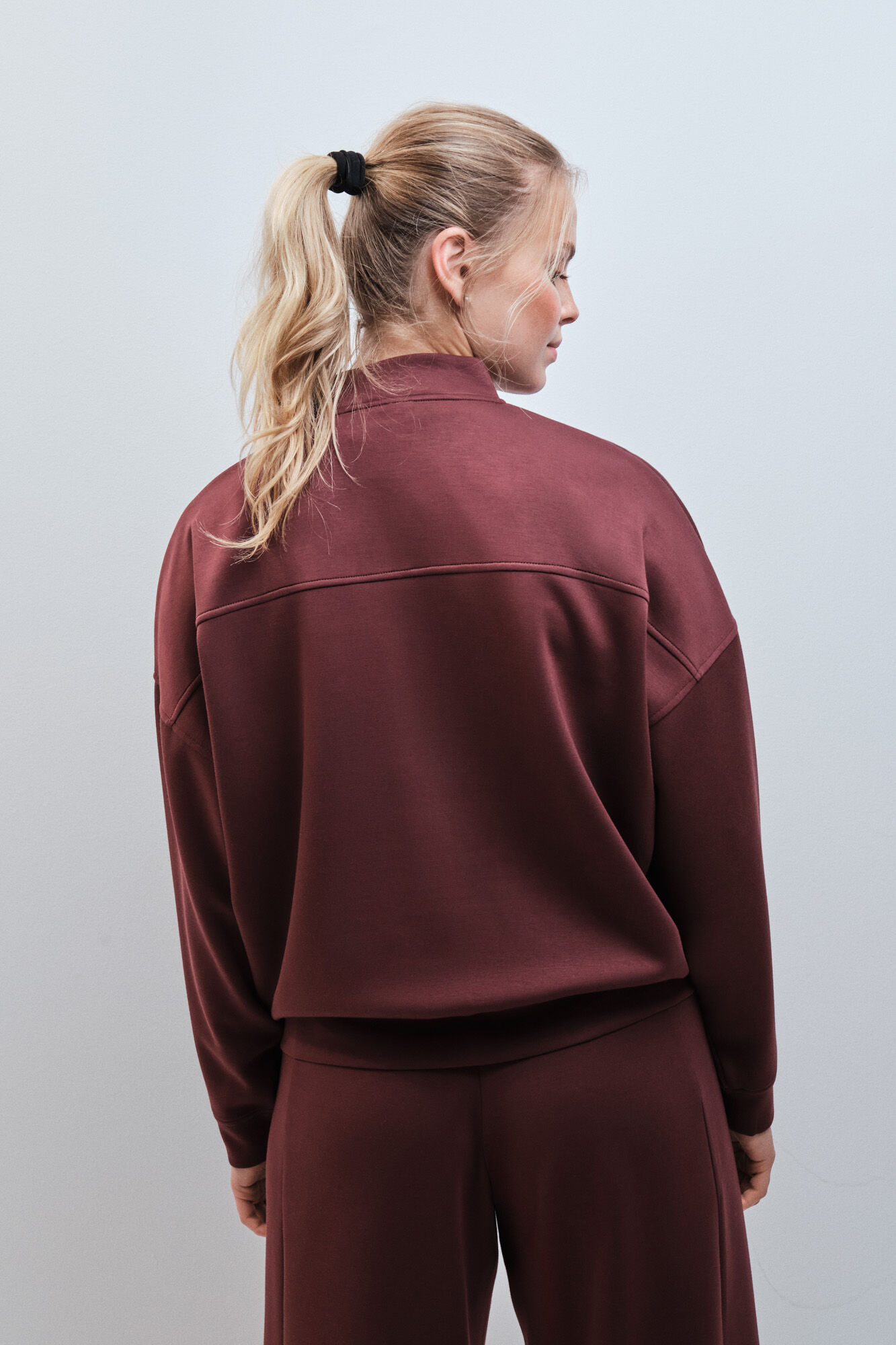 Dash and Stars Chaqueta bomber tacto suave granate estampado