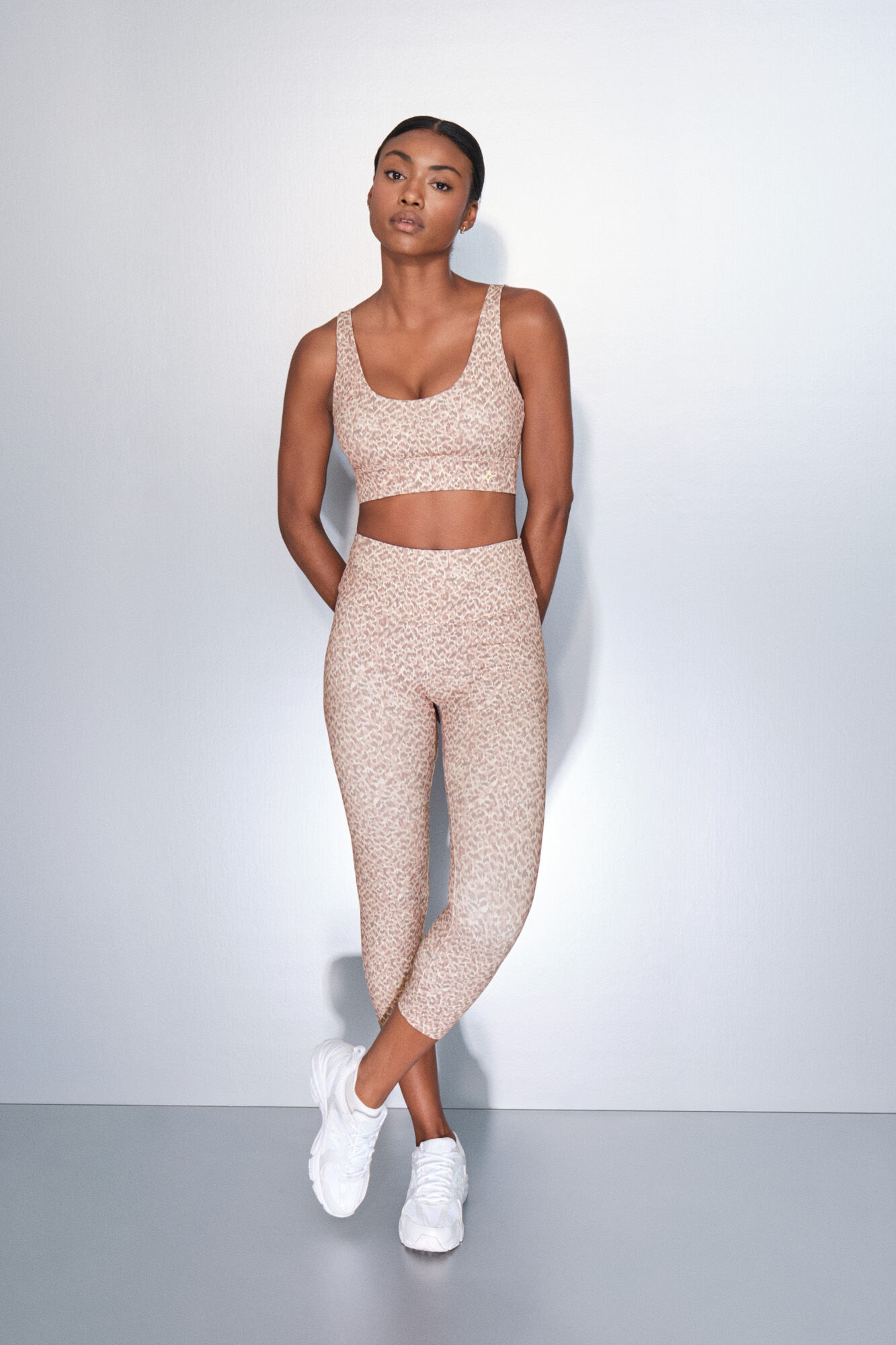 Dash and Stars Sujetador deportivo 4D STRETCH animal print blanco beige