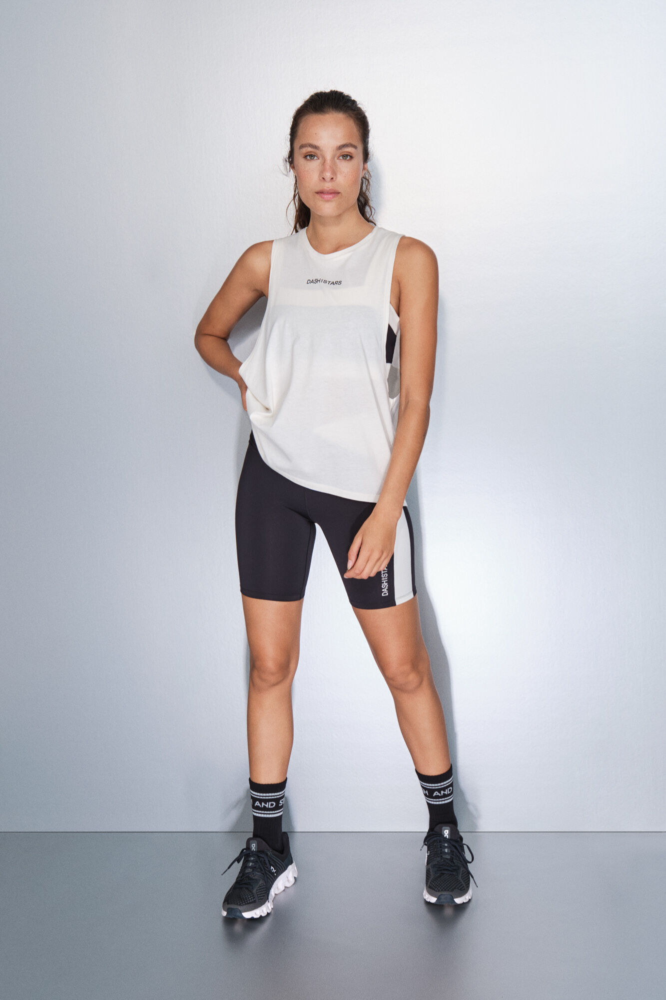 Dash and Stars T-shirt halter sem mangas de algod&atilde;o branco beige