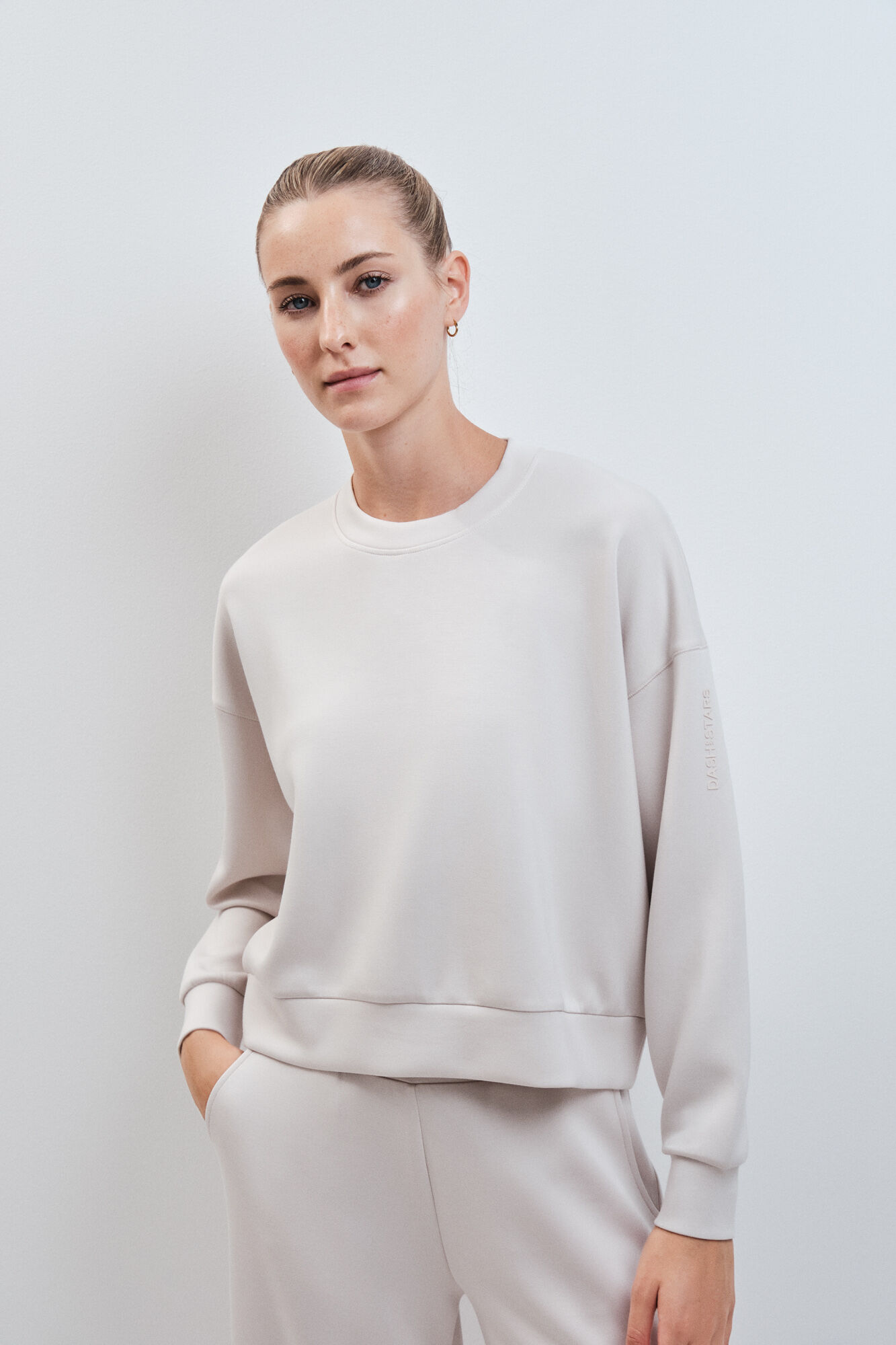 Dash and Stars Sweatshirt college em modal cinza escuro