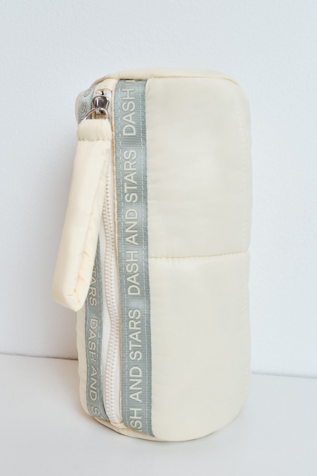 Dash and Stars N&eacute;cessaire tipo bowling m&eacute;dio amarelo impress&atilde;o