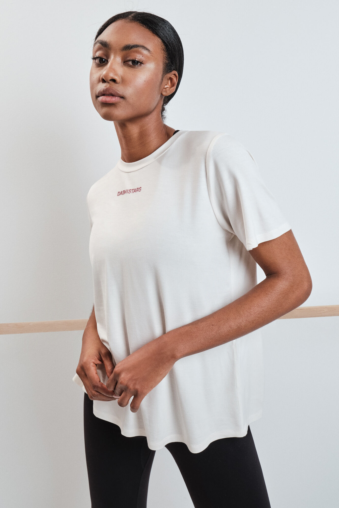 Dash and Stars T-shirt manga curta em modal branca beige