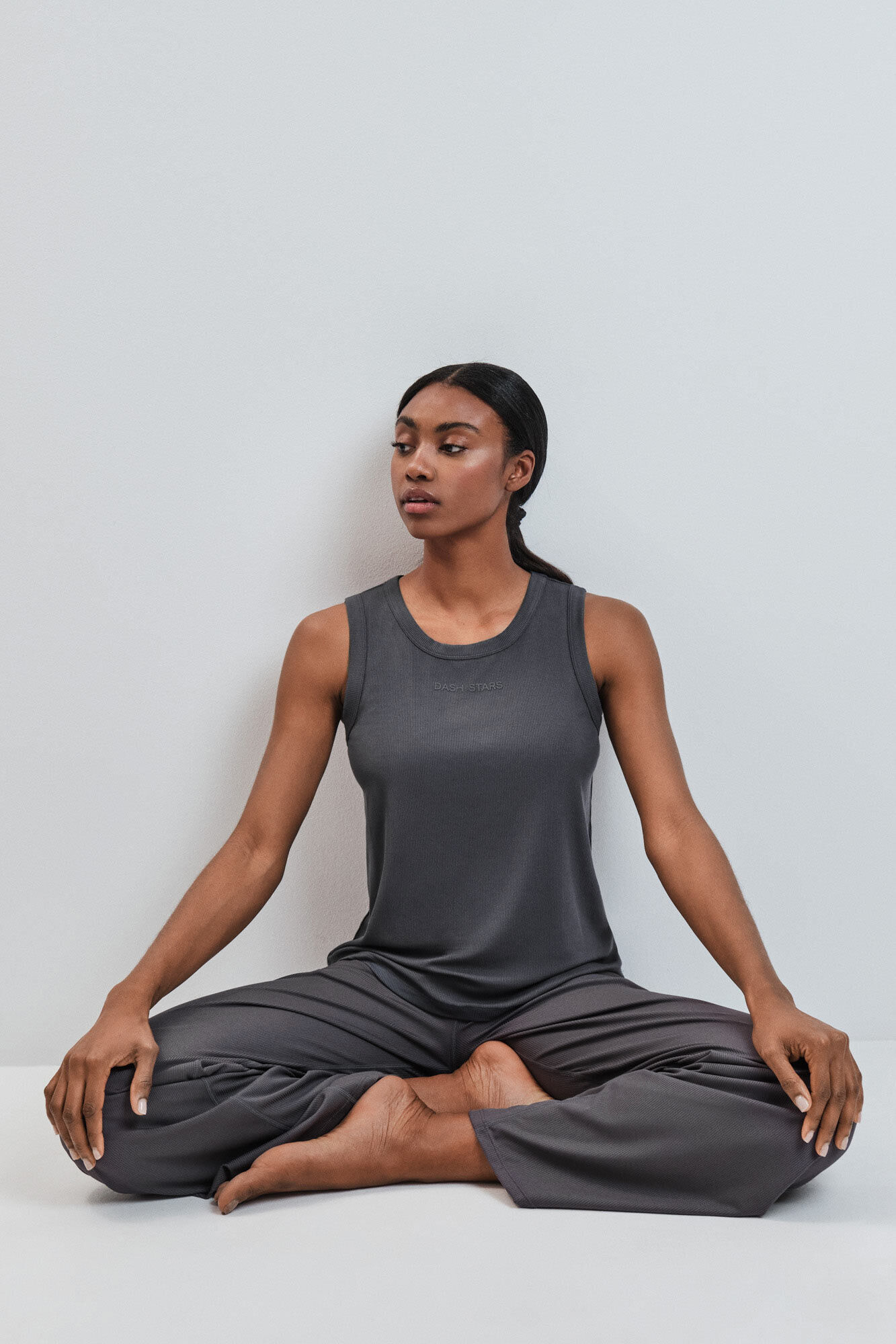 Dash and Stars T-shirt de al&ccedil;as canelada cinzenta