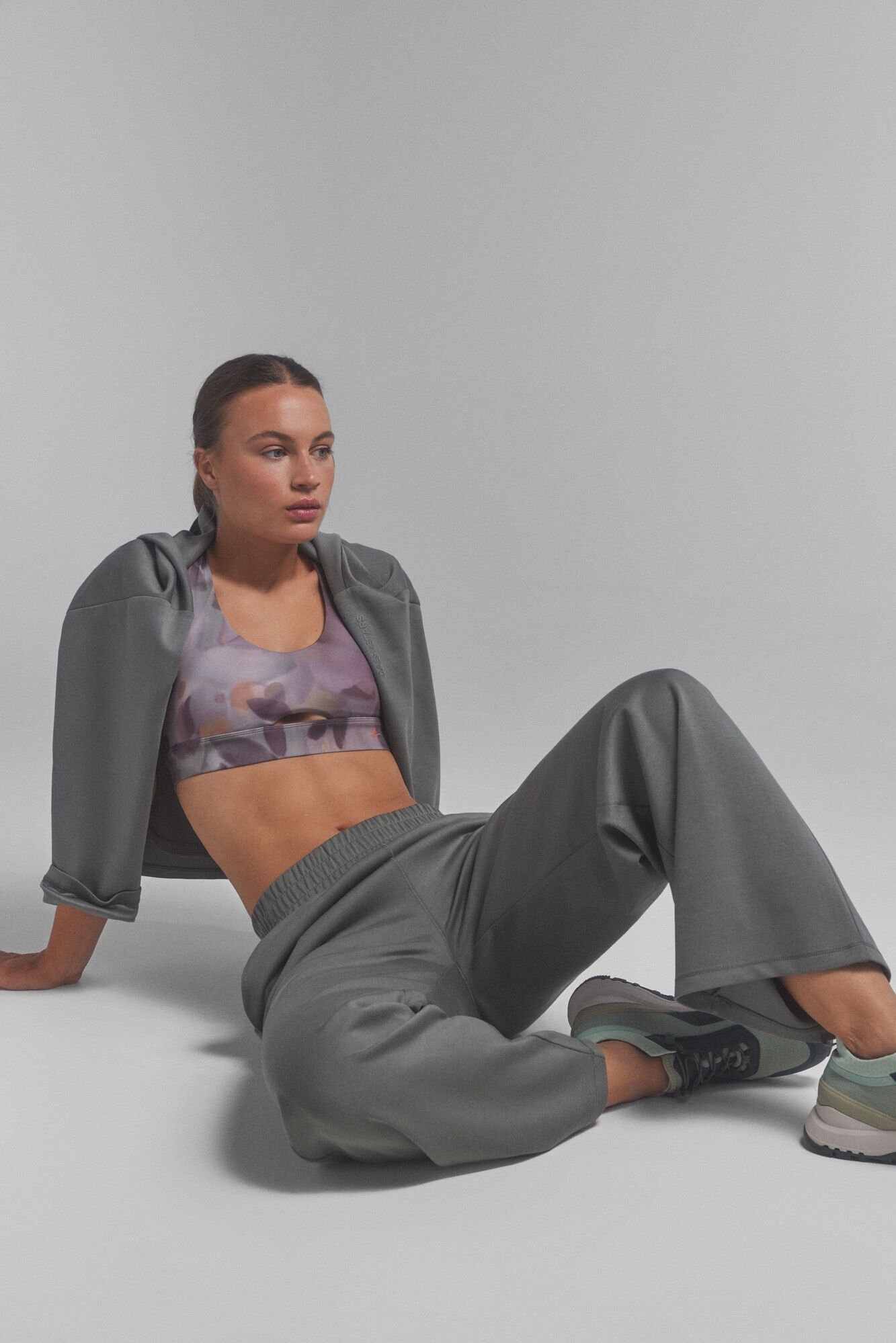 Dash and Stars Cal&ccedil;a jogger c&aacute;qui macia.  beige