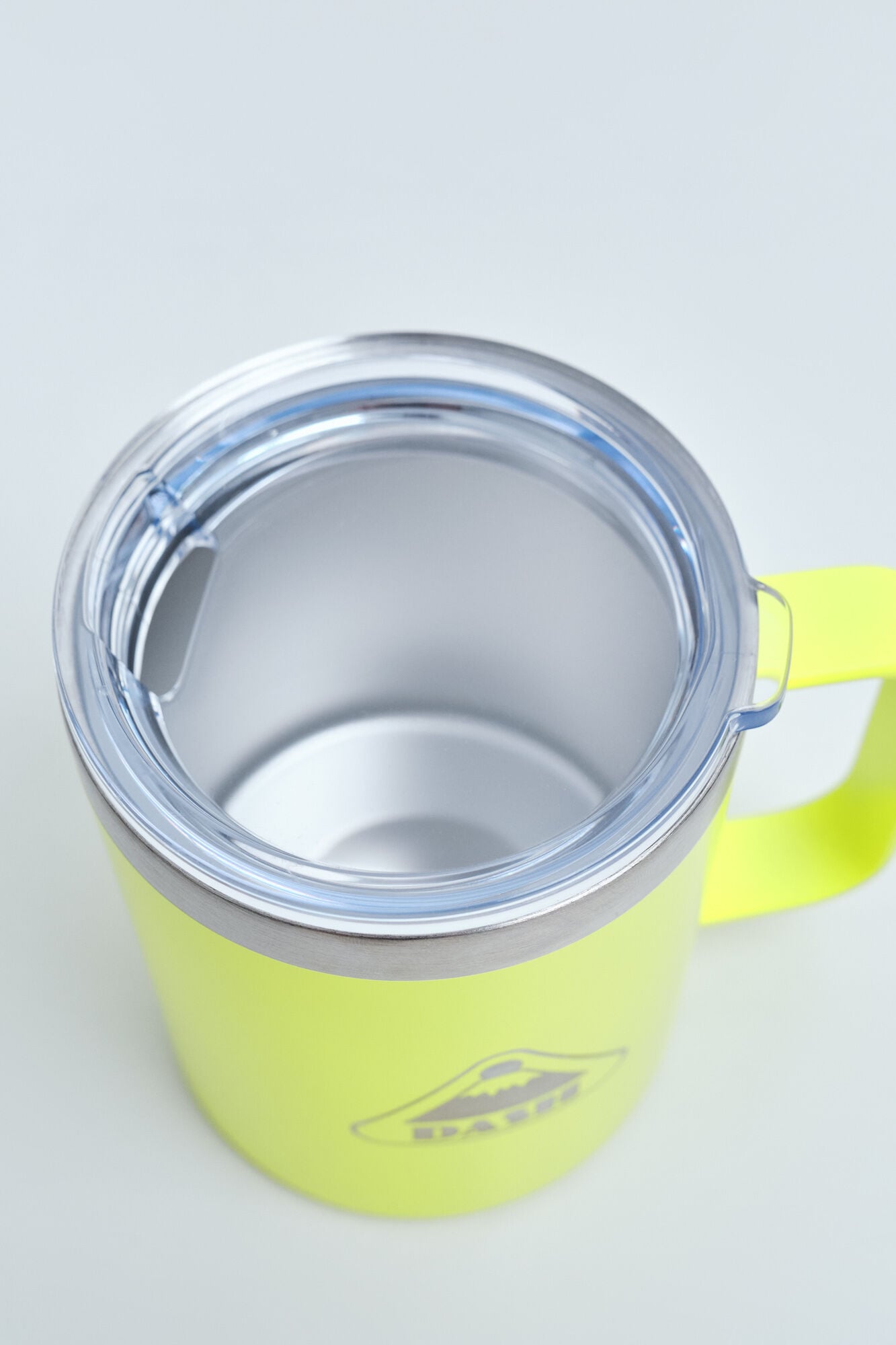 0 Caneca met&aacute;lica amarela