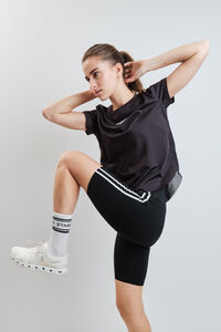 Dash and Stars T-shirt t&eacute;cnica com painel mesh preta