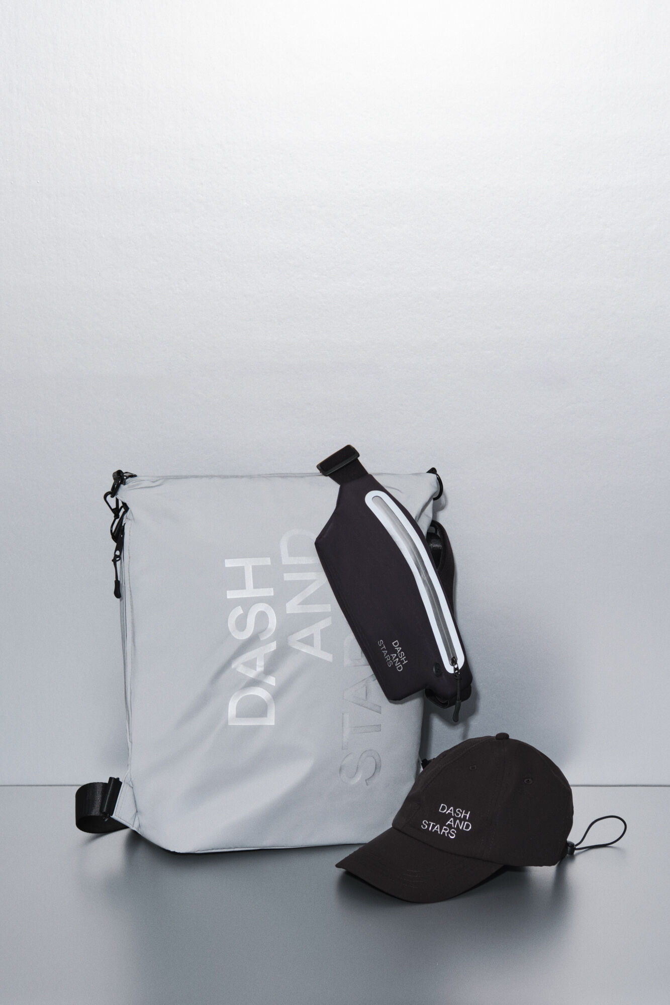 Dash and Stars Mochila de nylon com efeito met&aacute;lico multiposi&ccedil;&atilde;o cinzento