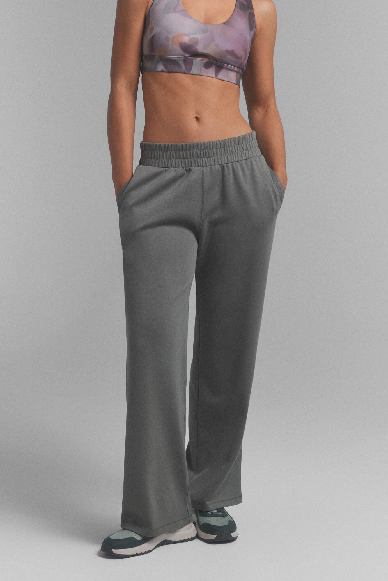 Dash and Stars Cal&ccedil;a jogger c&aacute;qui macia.  beige