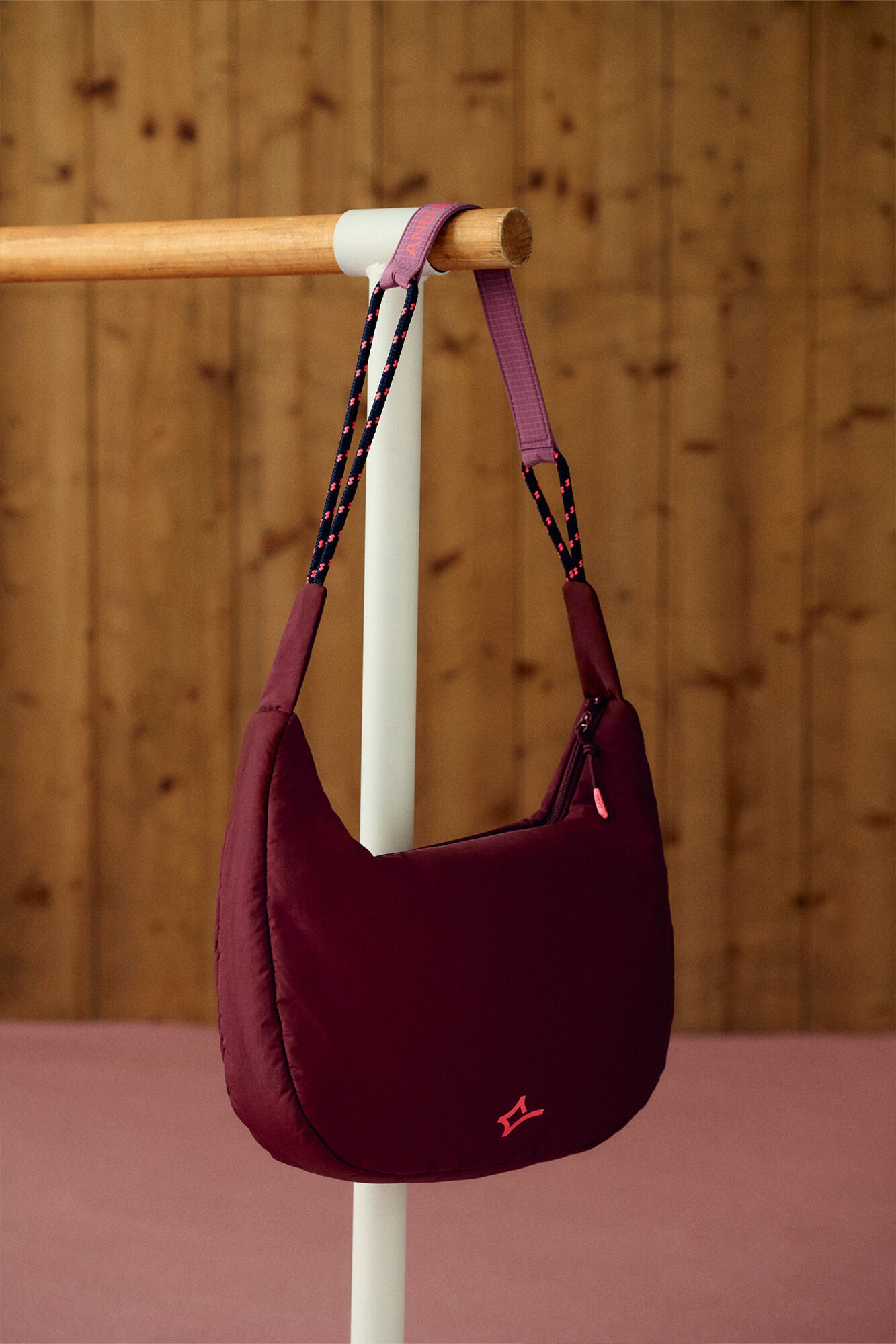 Dash and Stars Bolsa bandolera nylon acolchado