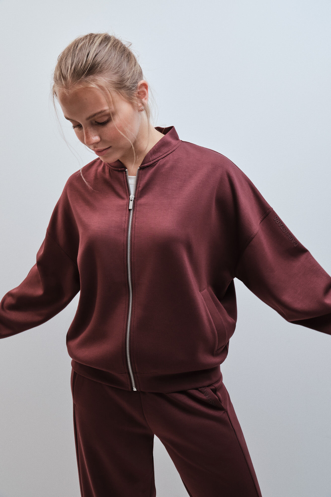 Dash and Stars Chaqueta bomber tacto suave granate