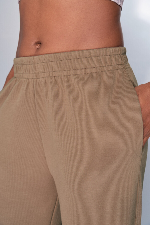 Dash and Stars Calça largas retas caneladas marrons cru