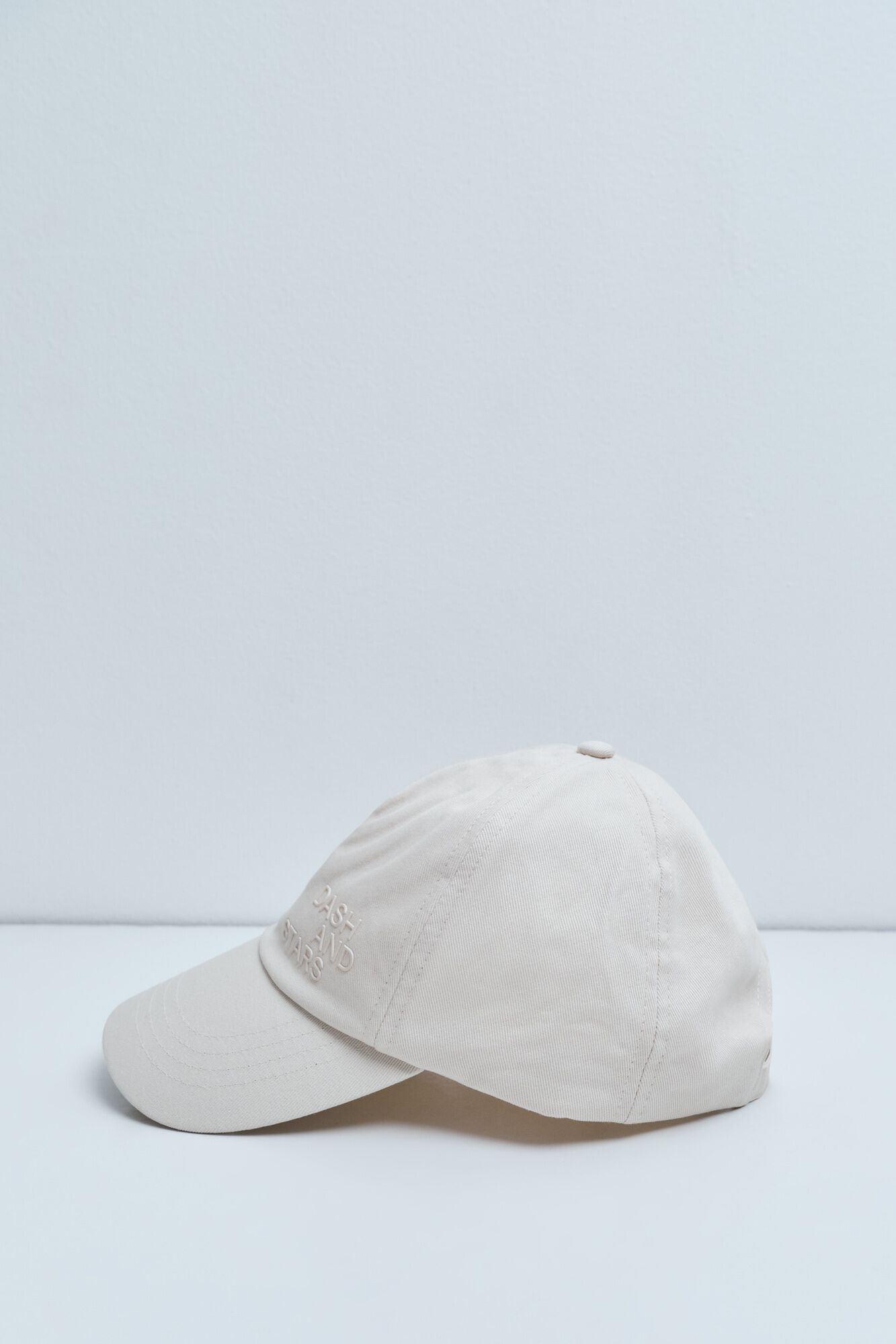 Dash and Stars Gorra deportiva beige logo