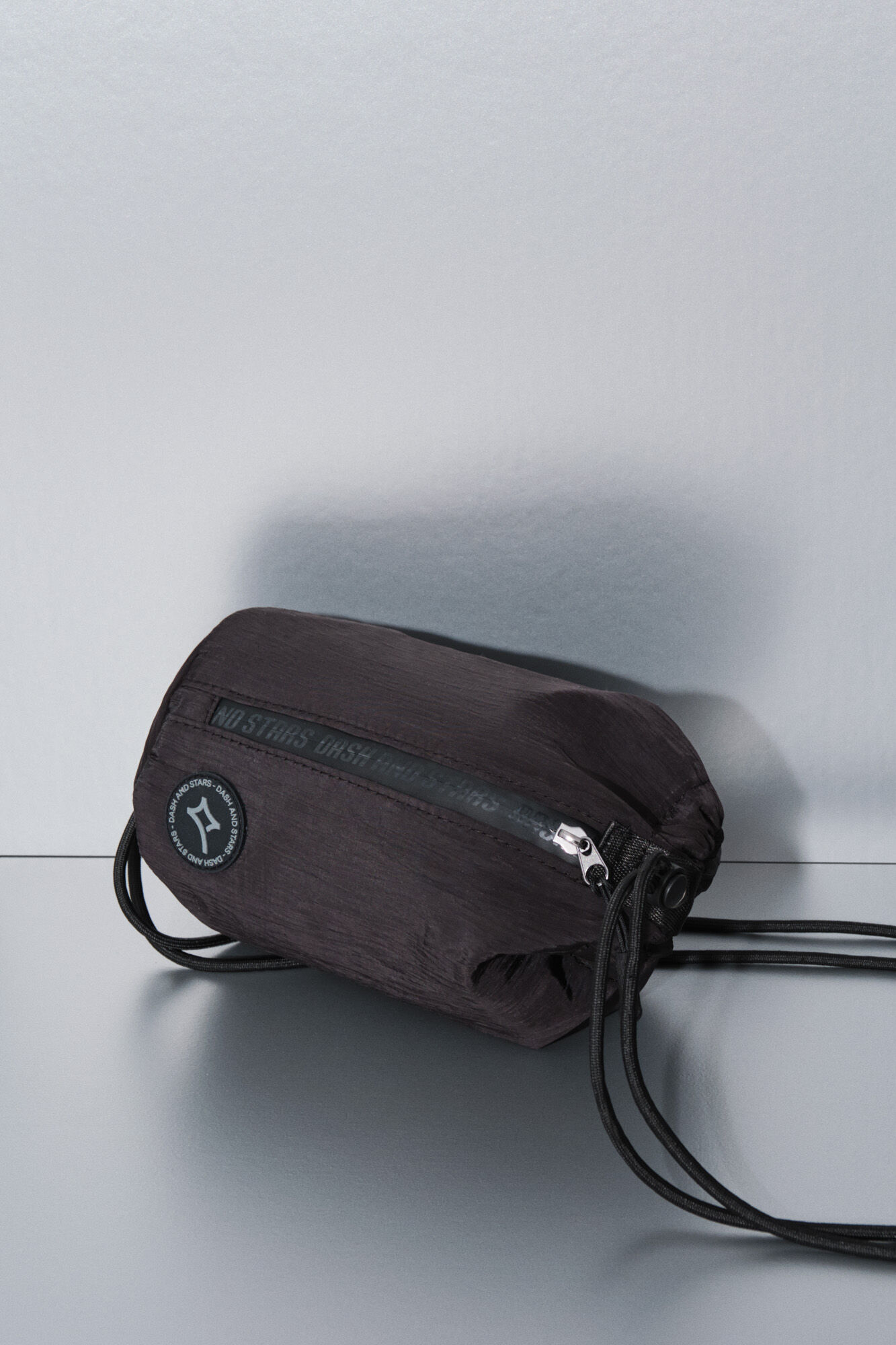 Dash and Stars Mini mala de ombro em nylon acetinado preto preto