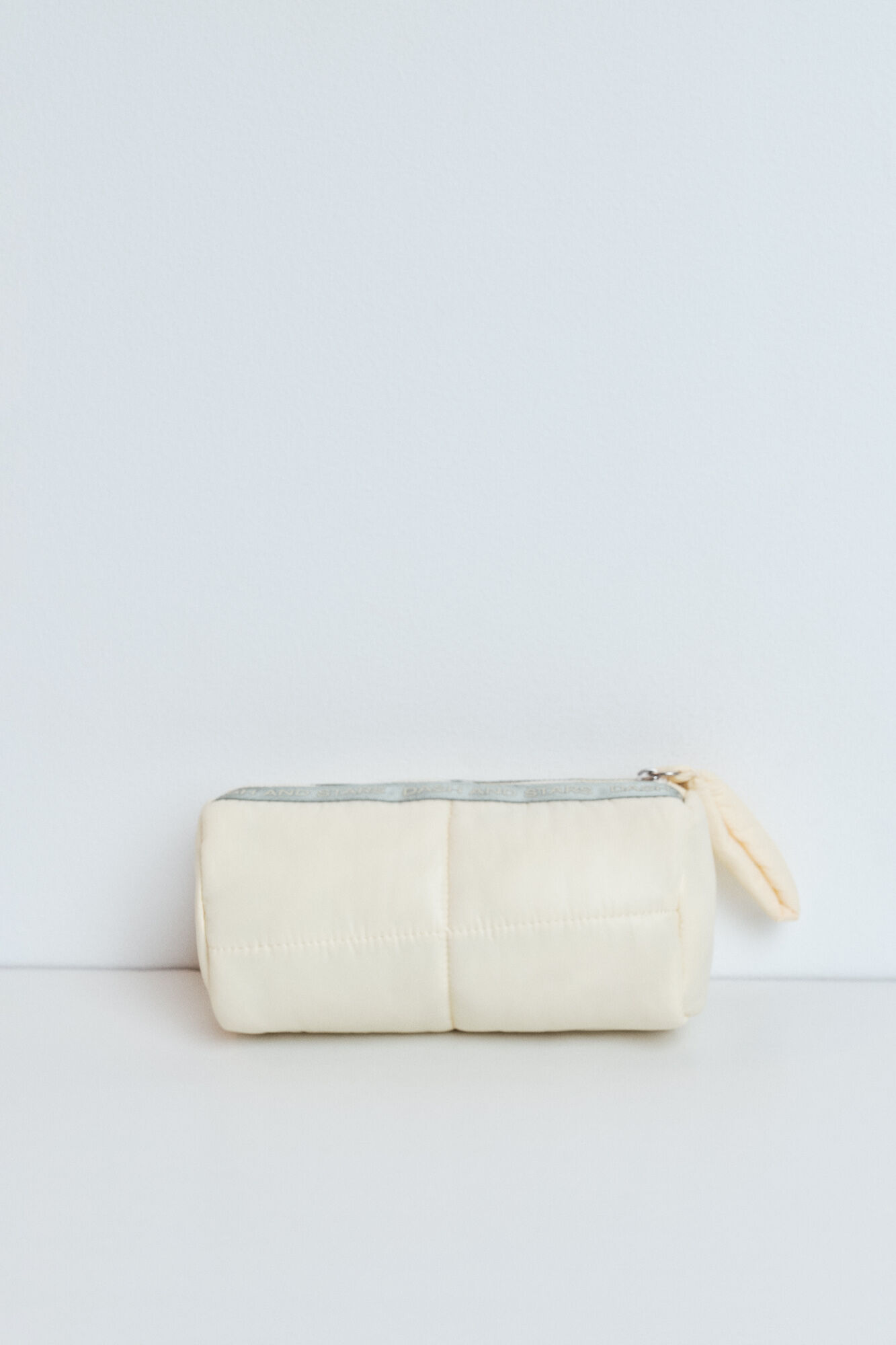 Dash and Stars N&eacute;cessaire tipo bowling m&eacute;dio amarelo impress&atilde;o