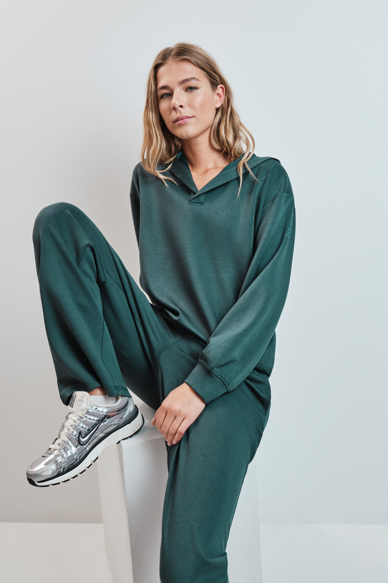 Dash and Stars Sweatshirt com capuz verde verde