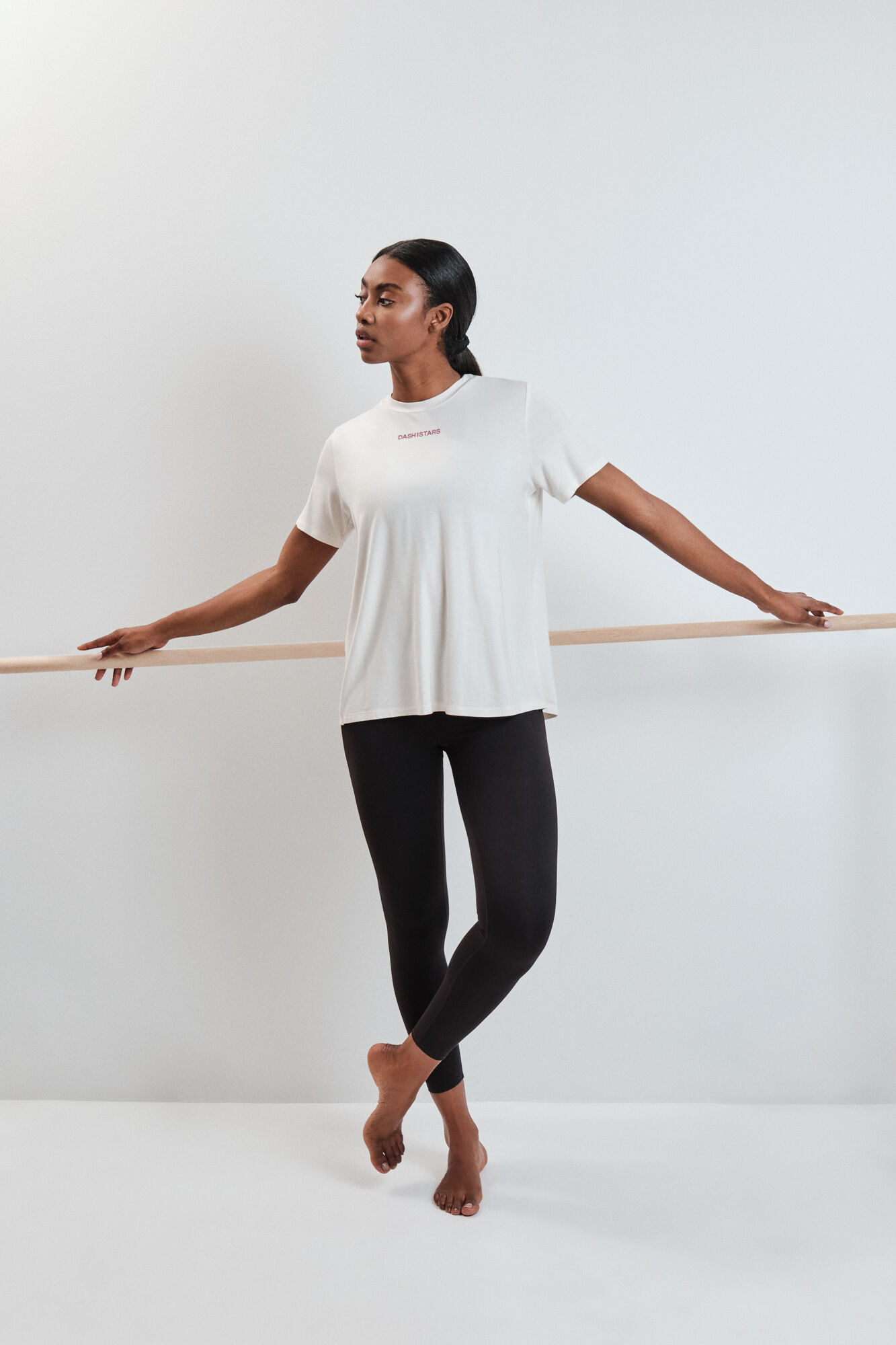 Dash and Stars T-shirt manga curta em modal branca beige