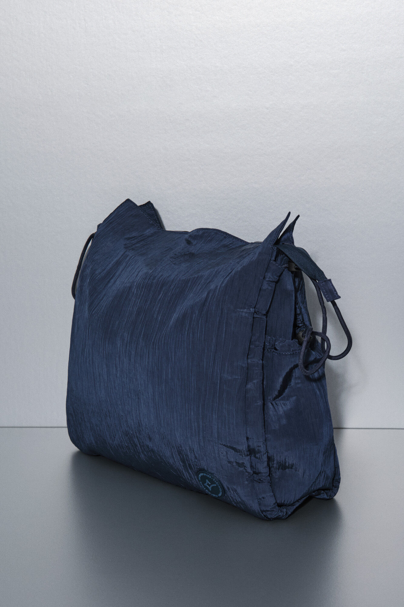 Dash and Stars Mala tote de nylon acetinado azul azul