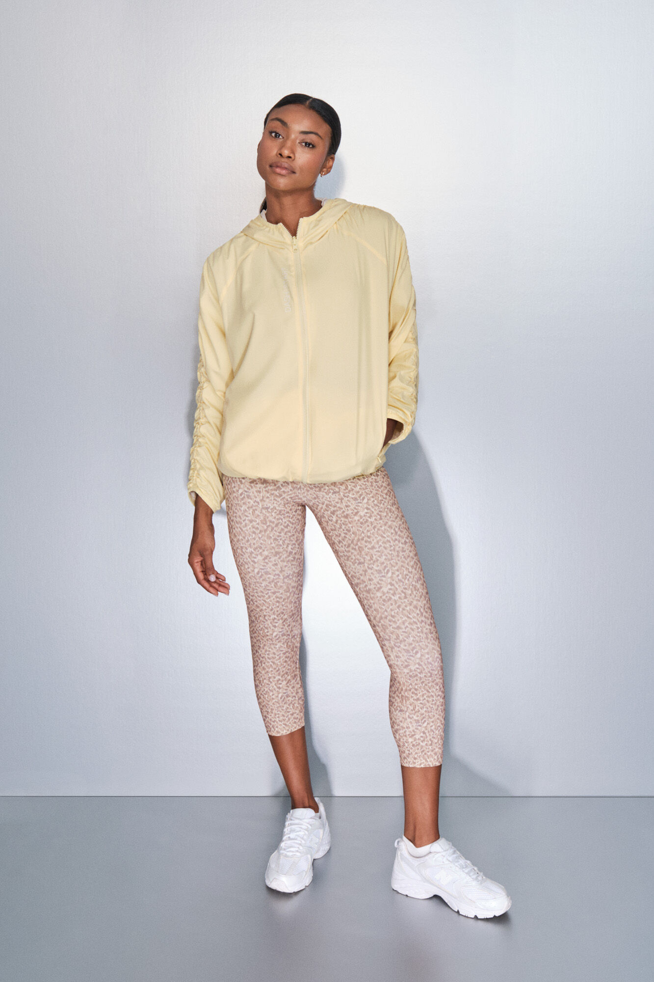 Dash and Stars Casaco leve revers&iacute;vel com capuz amarelo