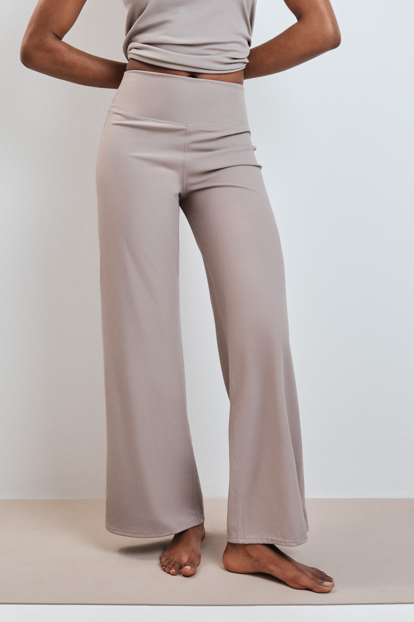 Dash and Stars Cal&ccedil;a comprida palazzo canelada bege