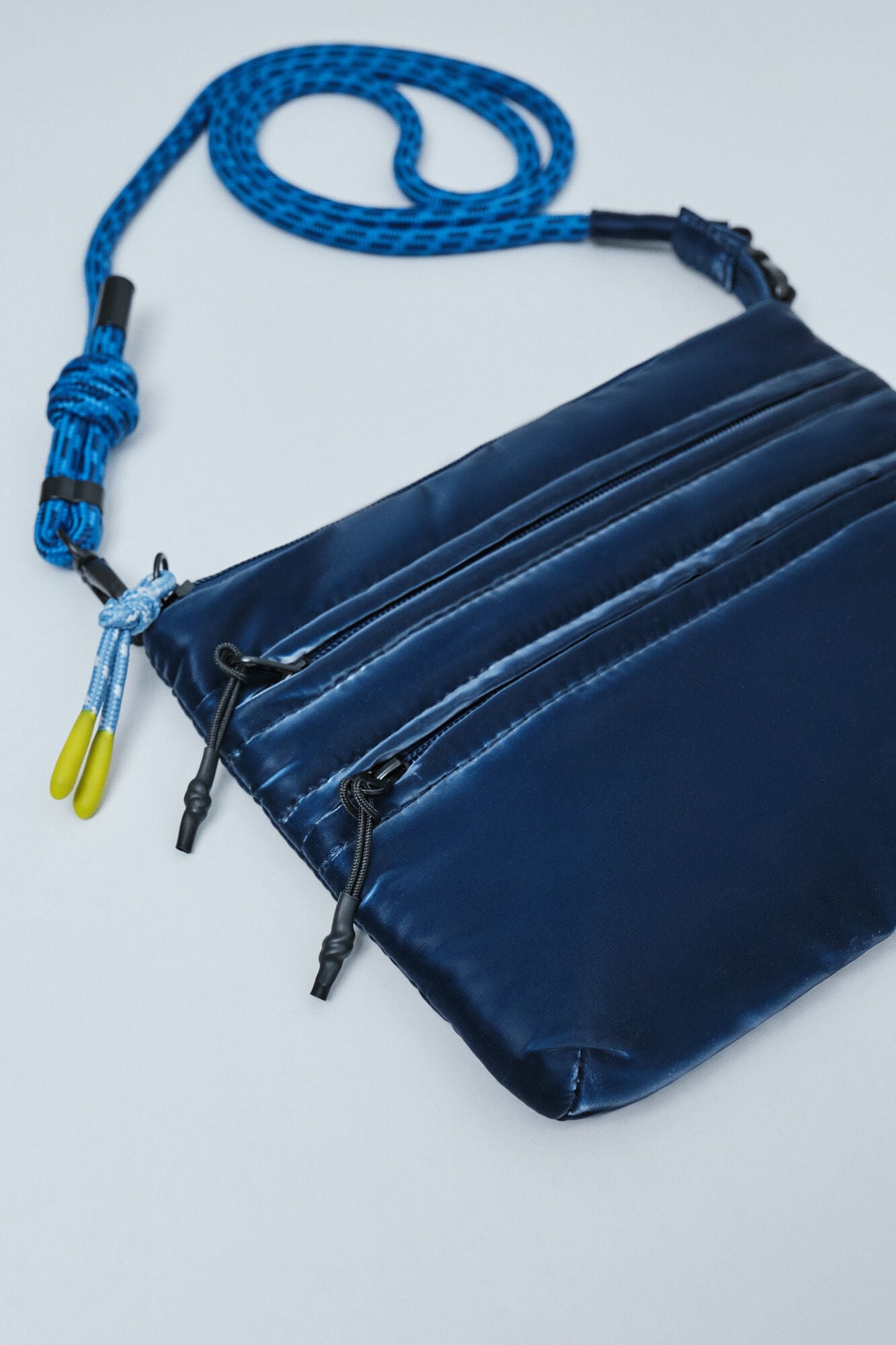 0 Mini mala a tiracolo azul metalizado