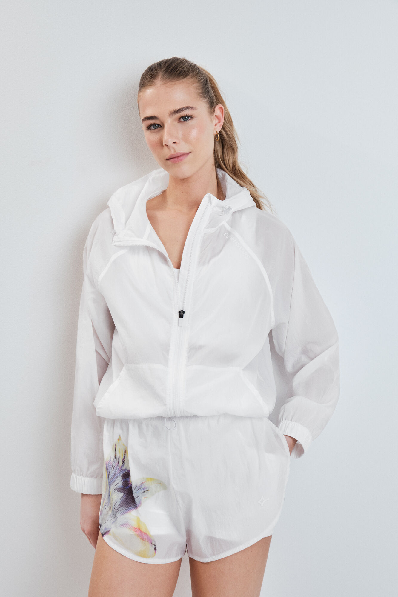 Dash and Stars Cal&ccedil;&otilde;es t&eacute;cnicos ultraleves em malha branco branco