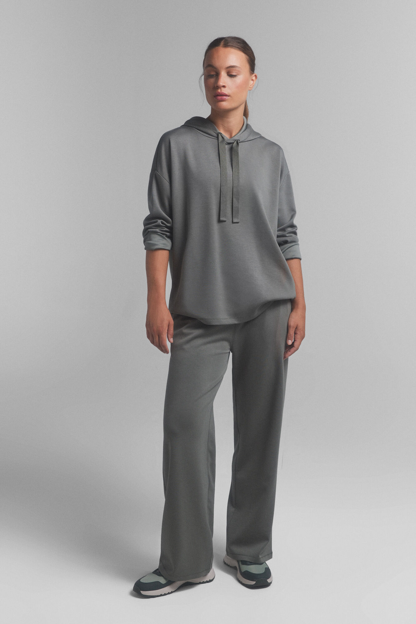 Dash and Stars Cal&ccedil;a jogger c&aacute;qui macia.  beige