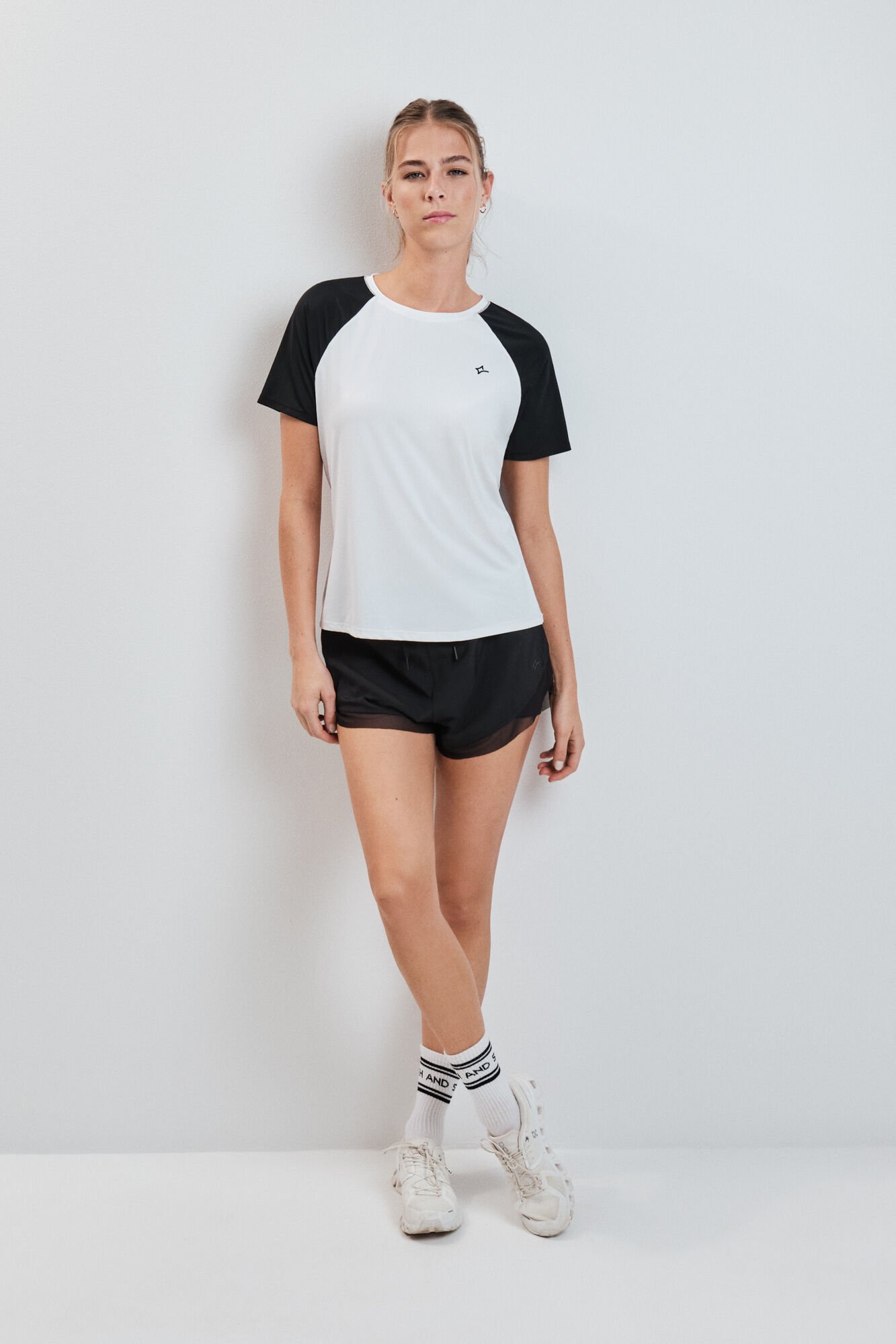 Dash and Stars T-shirt manga curta contraste branca beige