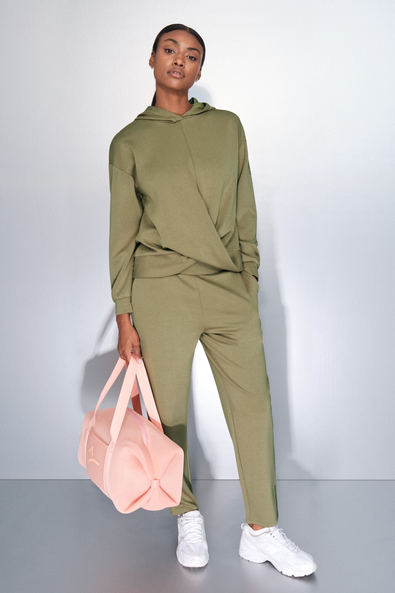 Dash and Stars Sweatshirt c&aacute;qui drapeado beige