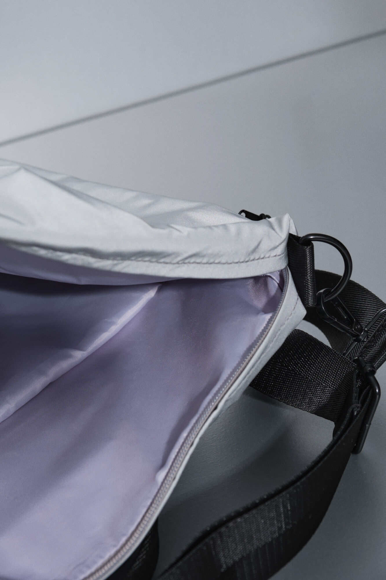 Dash and Stars Mochila de nylon com efeito met&aacute;lico multiposi&ccedil;&atilde;o cinzento