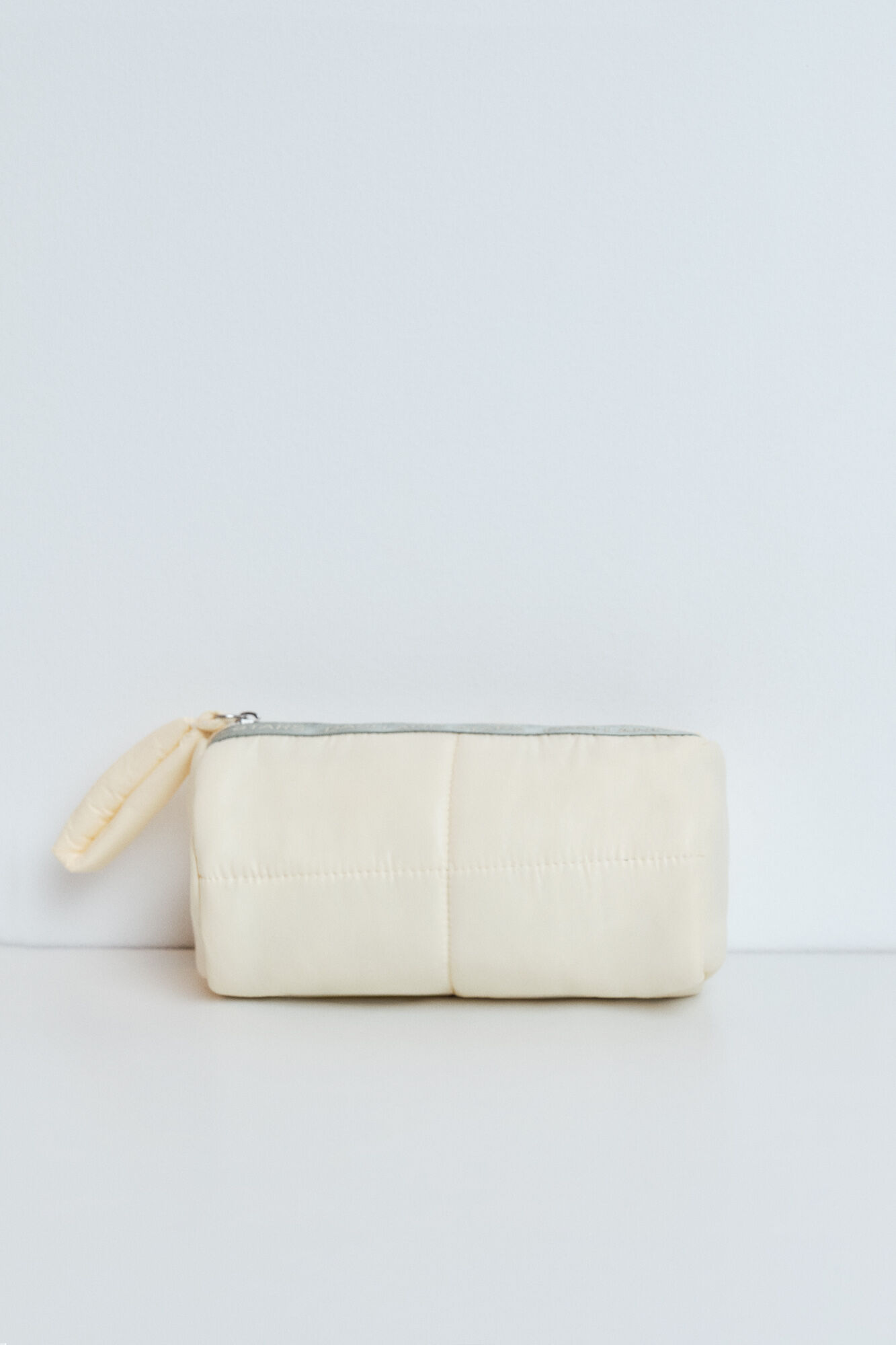 Dash and Stars N&eacute;cessaire tipo bowling m&eacute;dio amarelo impress&atilde;o