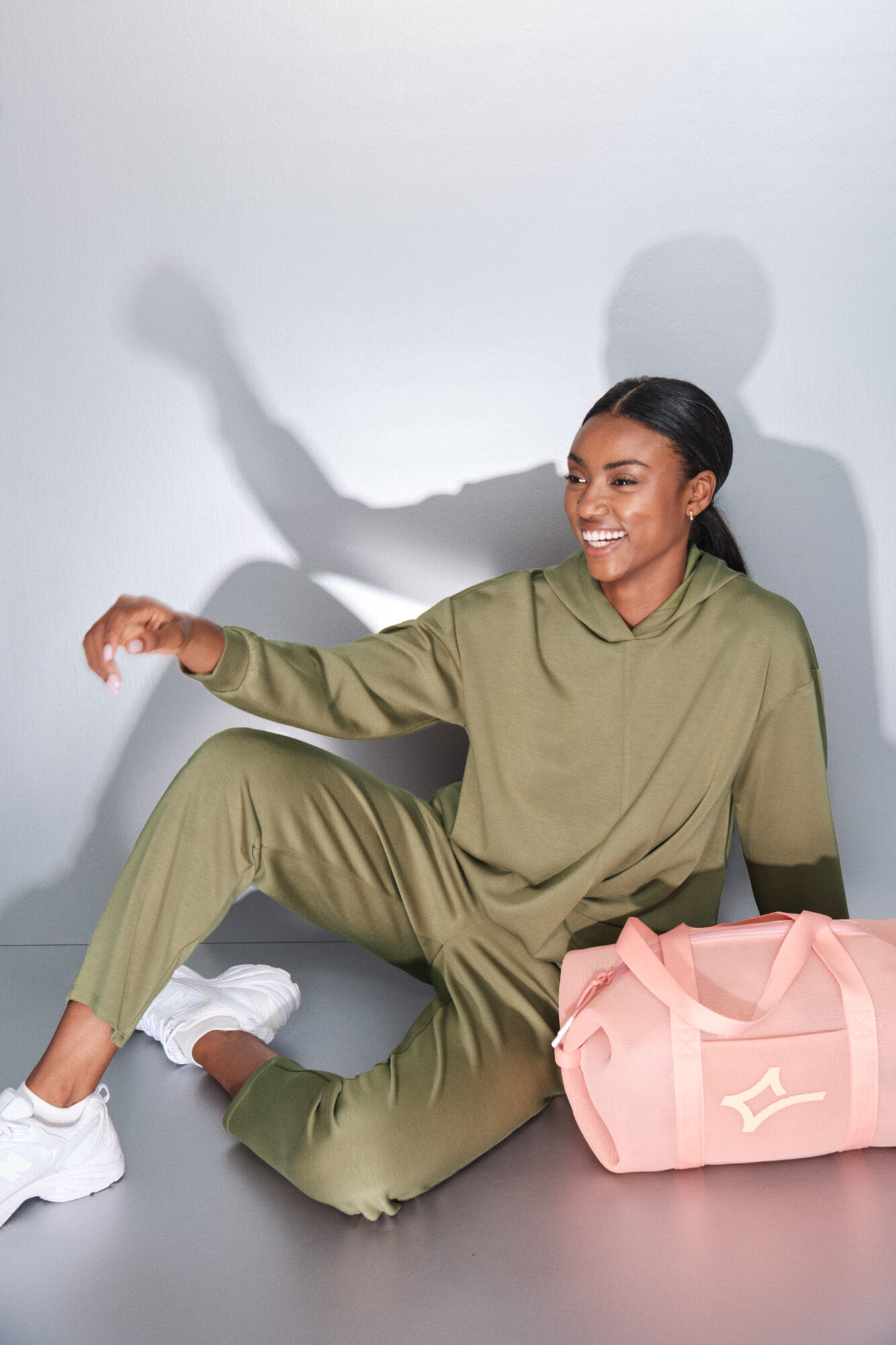 Dash and Stars Sweatshirt c&aacute;qui drapeado beige