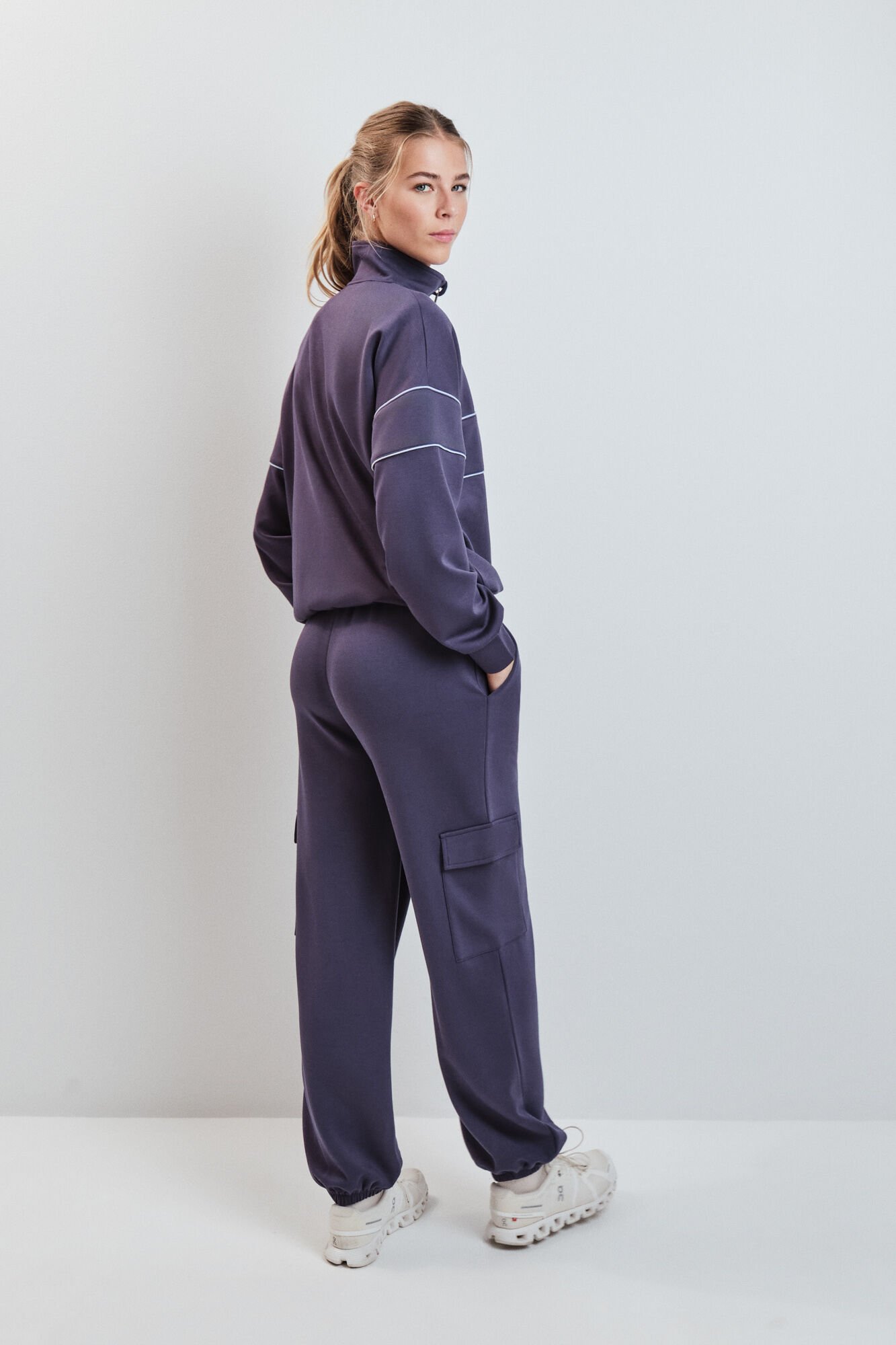 Dash and Stars Cal&ccedil;a comprida larga cinzenta cinzento