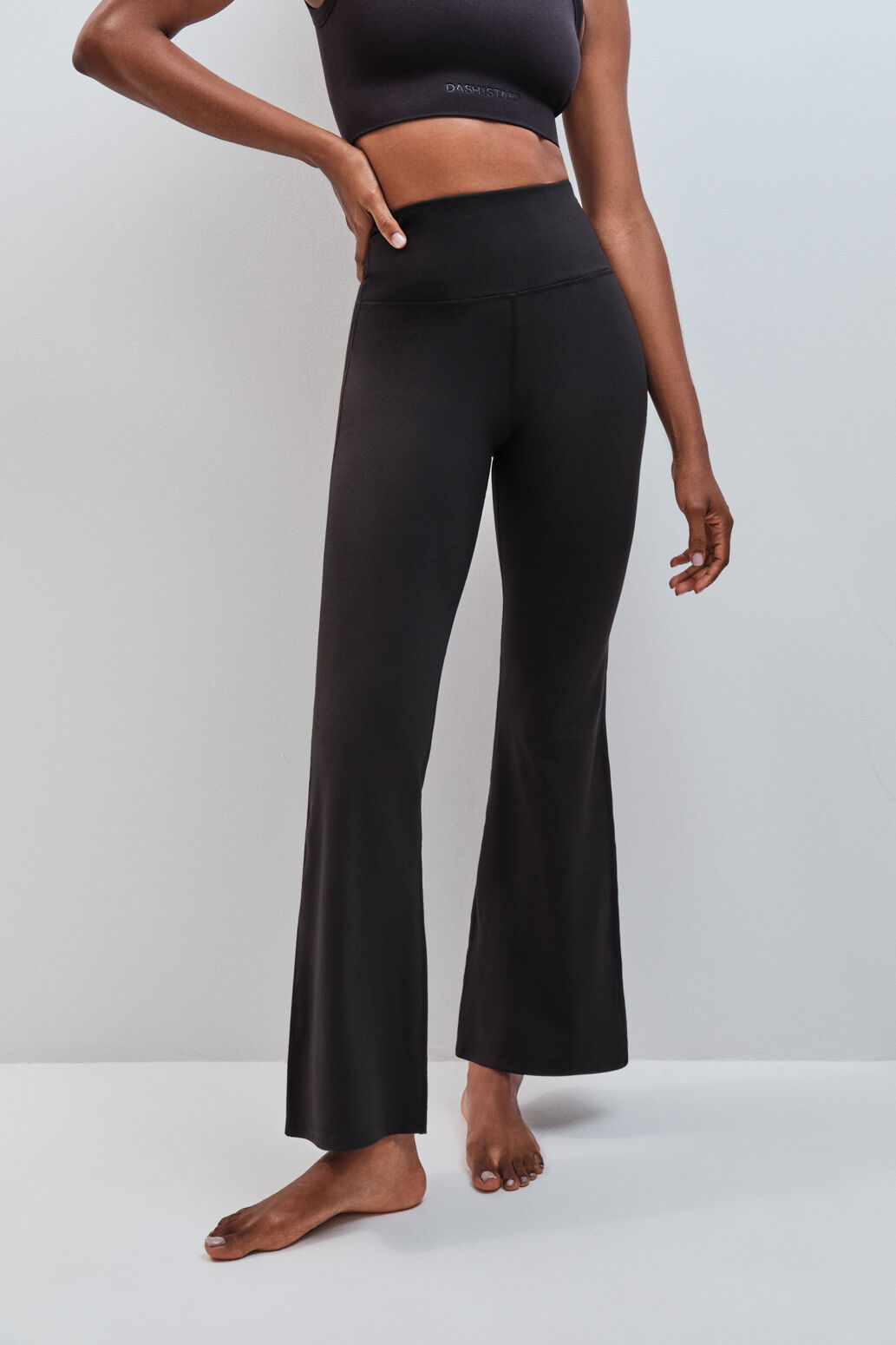 Dash and Stars Leggings flare canelados t&eacute;cnicos preto