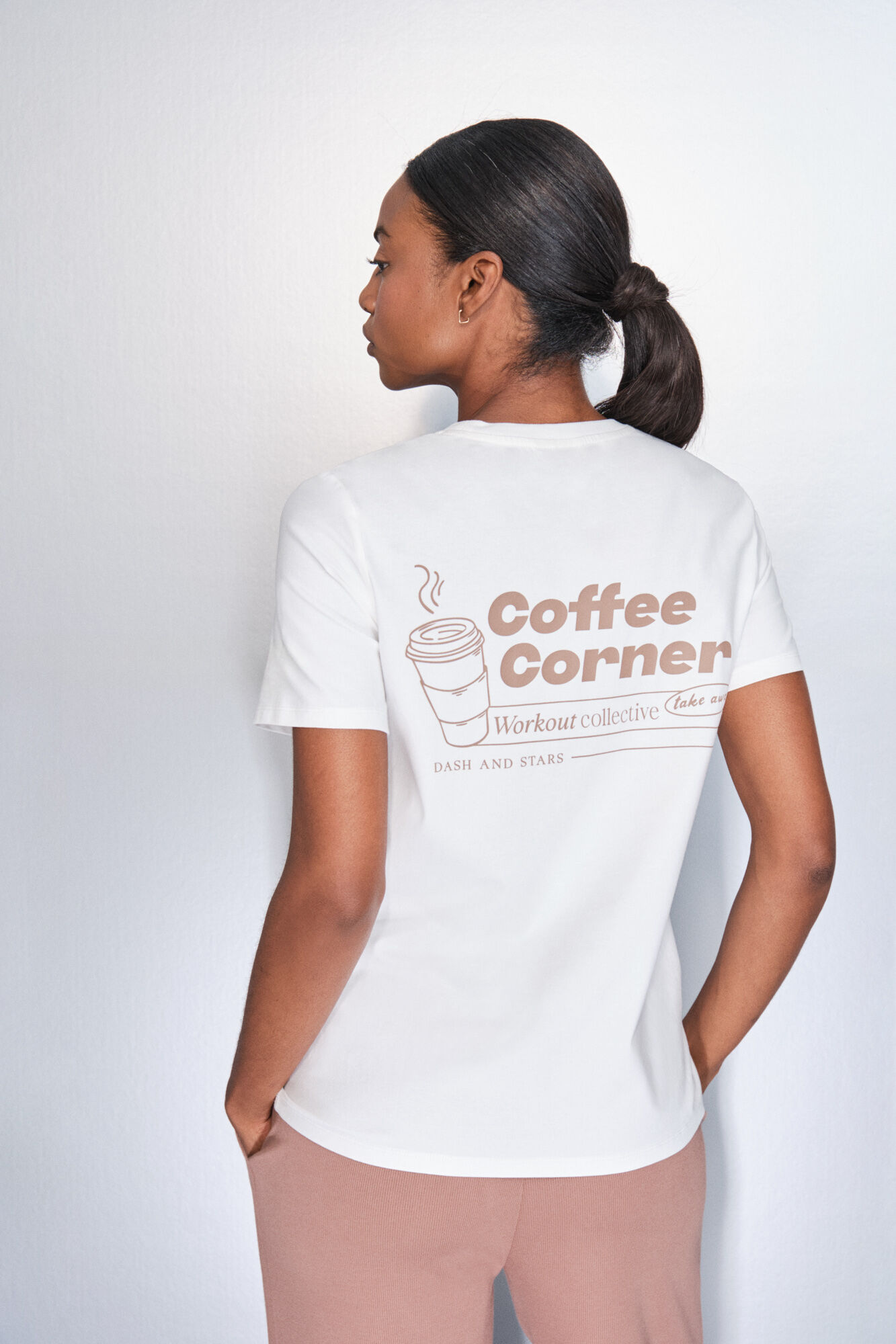 Dash and Stars T-shirt manga de algod&atilde;o manga curta beige