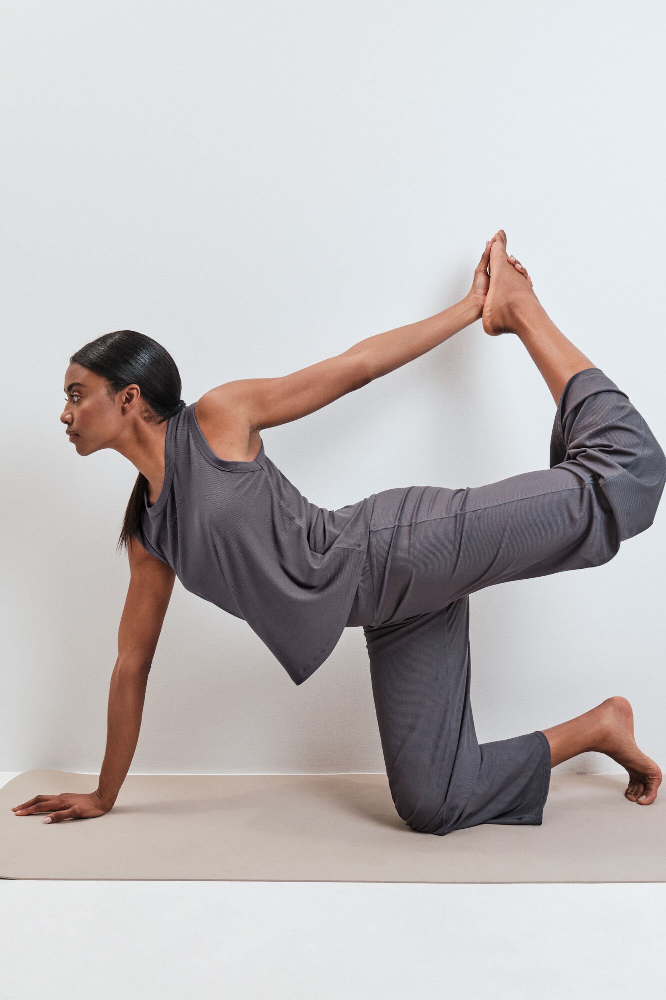 Dash and Stars Cal&ccedil;a comprida palazzo canelada cinzenta