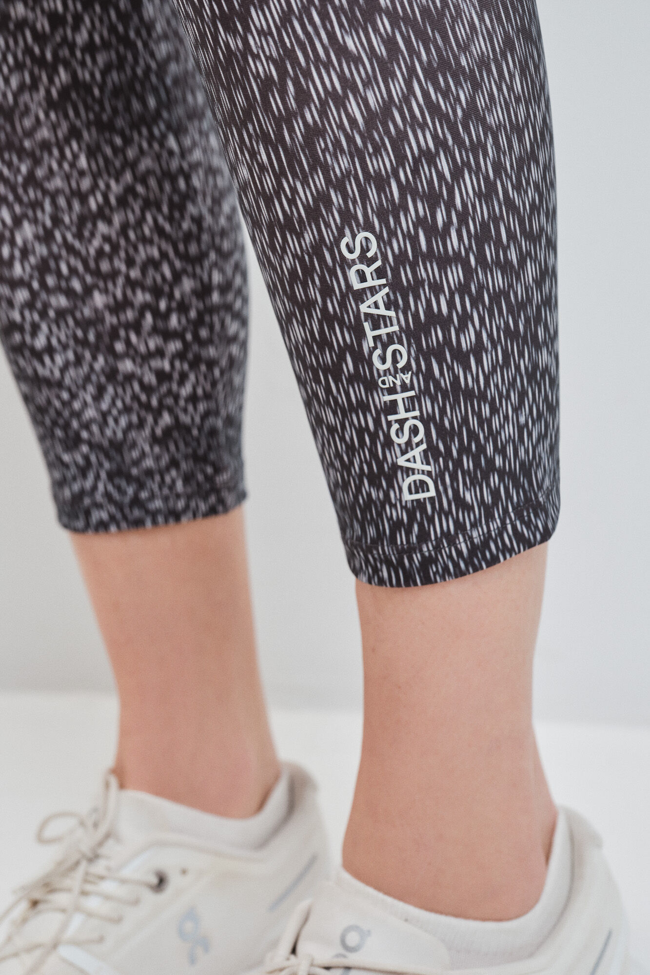 Dash and Stars Leggings 4D STRETCH crop estampado bitonal preto