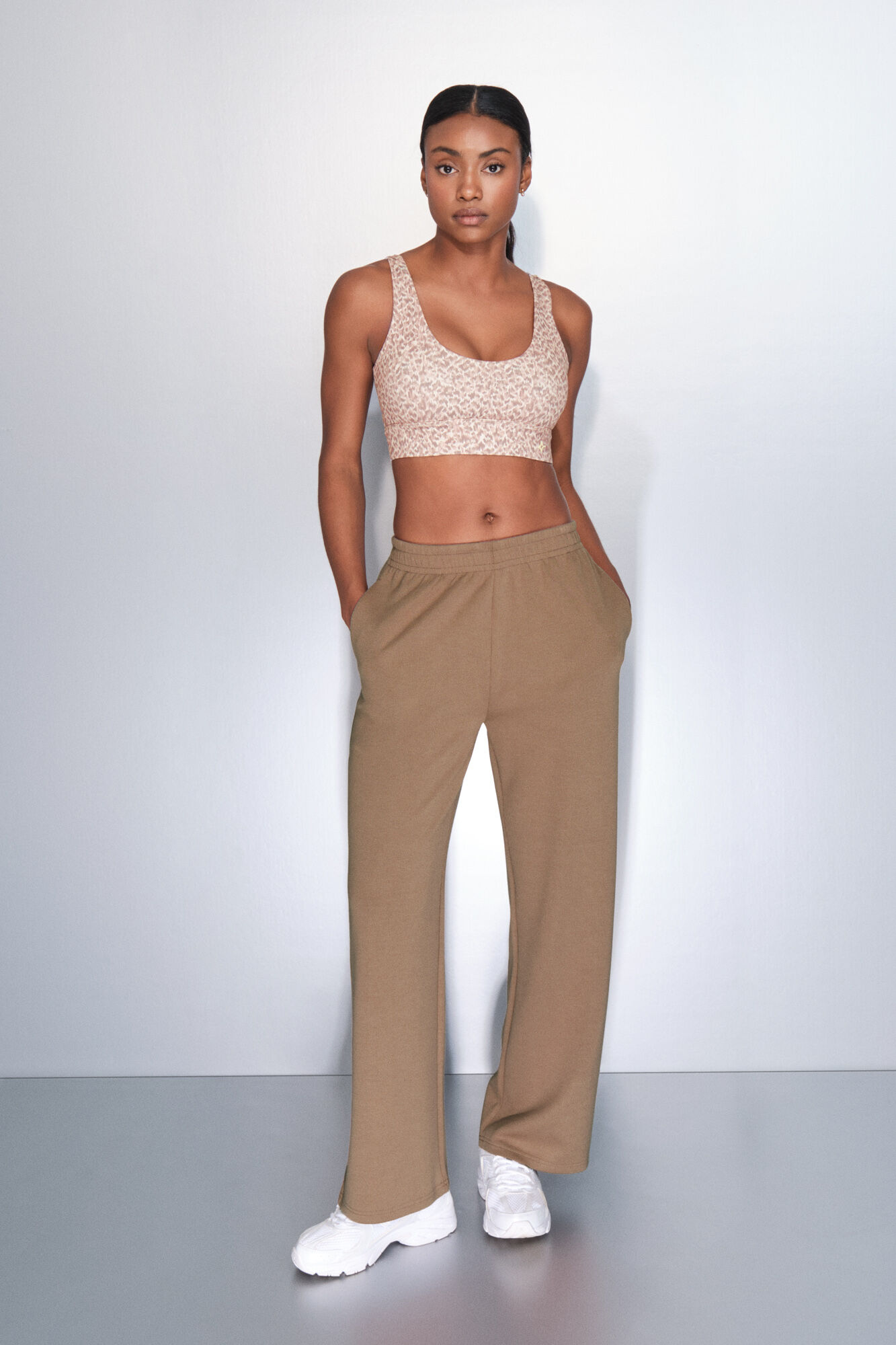 Dash and Stars Cal&ccedil;a largas retas caneladas marrons cru