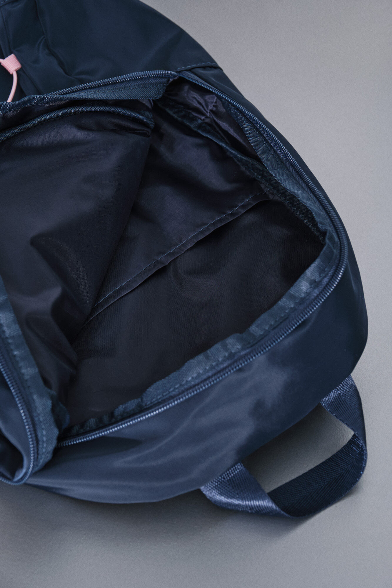 Dash and Stars Mochila esportiva azul com el&aacute;sticos rosa azul