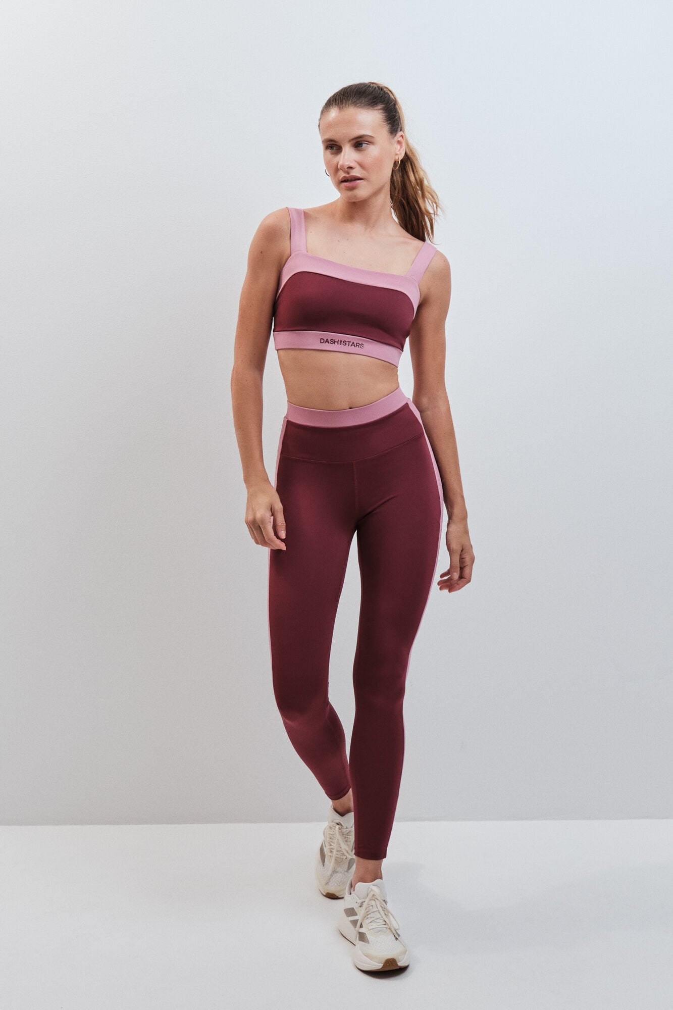 Dash and Stars Soutien desportivo bandeau 4D Stretch burgundy vermelho