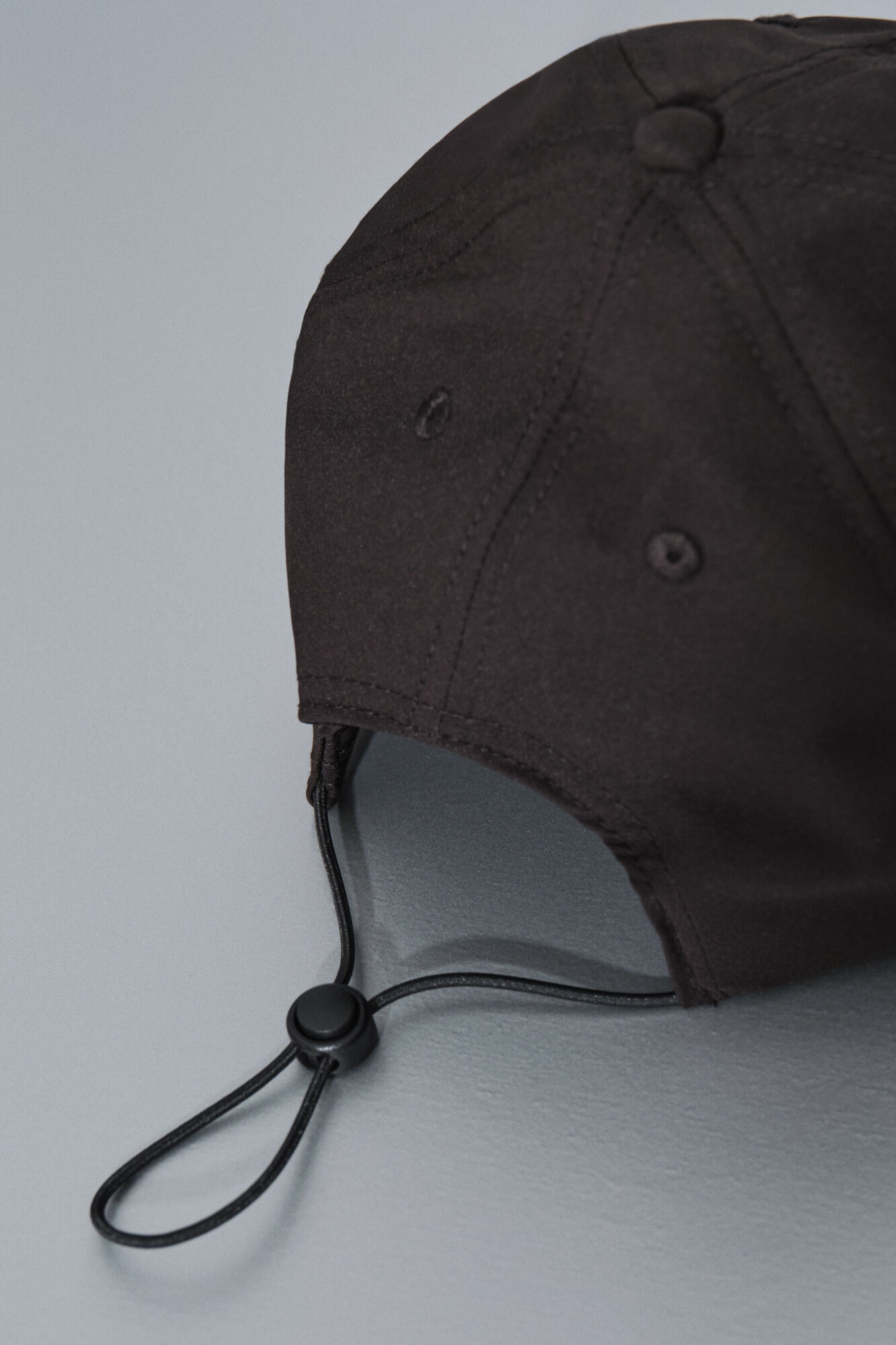 Dash and Stars Bon&eacute; t&eacute;cnico ajust&aacute;vel com logo preto preto