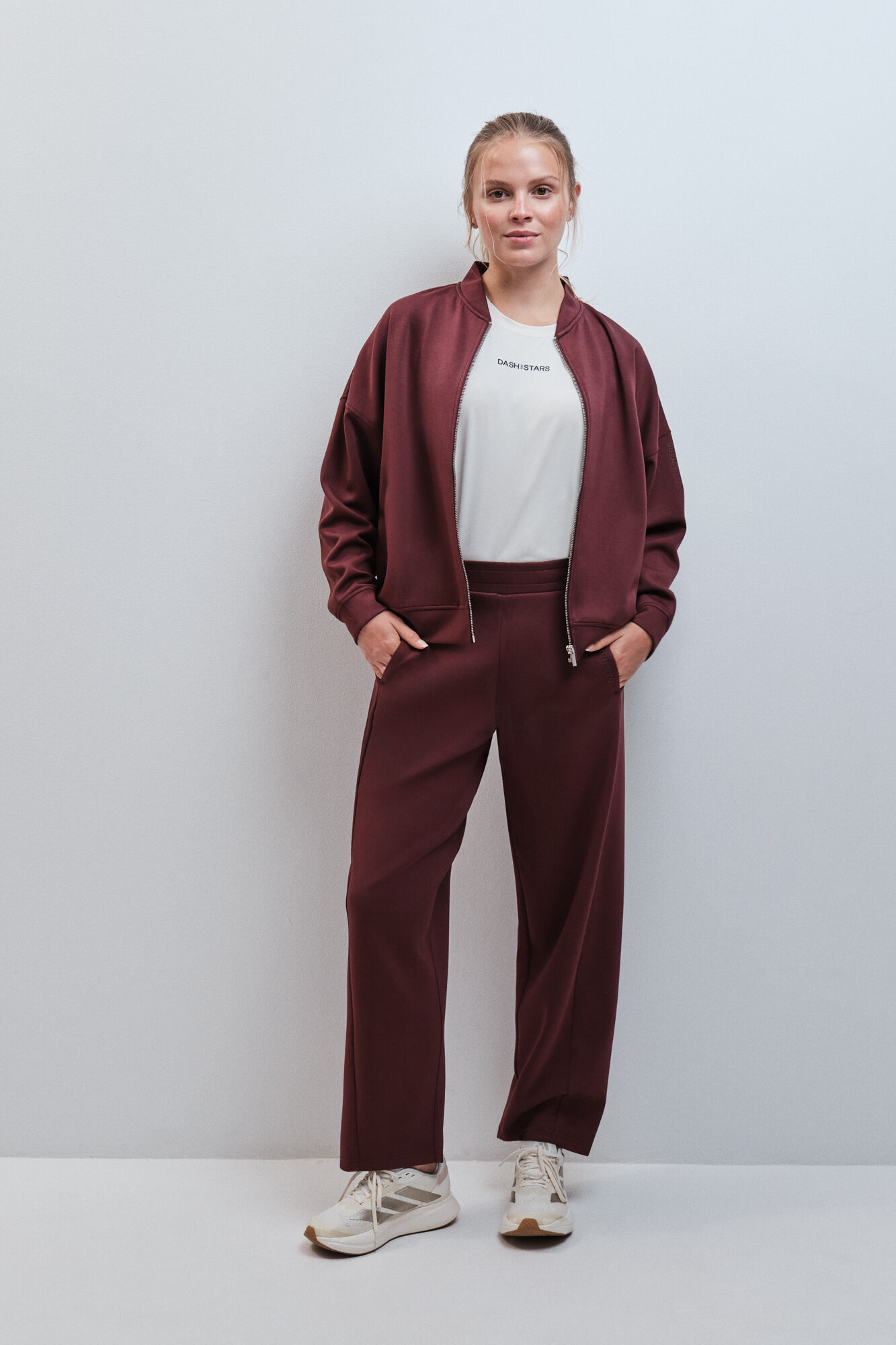 Dash and Stars Chaqueta bomber tacto suave granate estampado