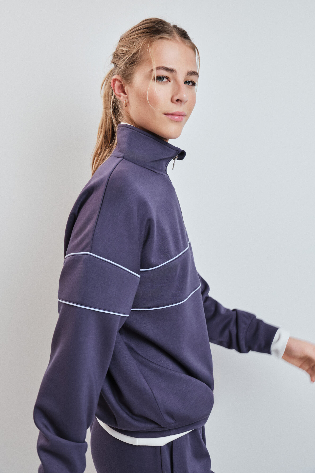 Dash and Stars Chaqueta cuello alto cremallera gris gris