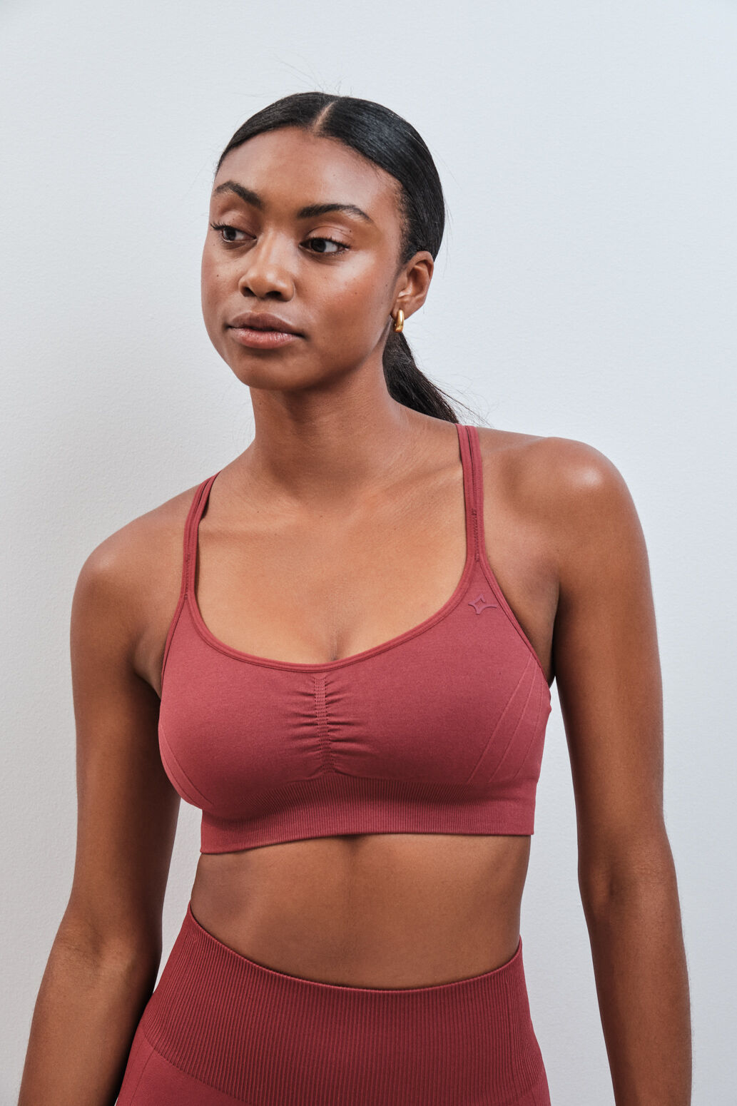 Dash and Stars Soutien desportivo SEAMLESS COMFORT gren&aacute; vermelho