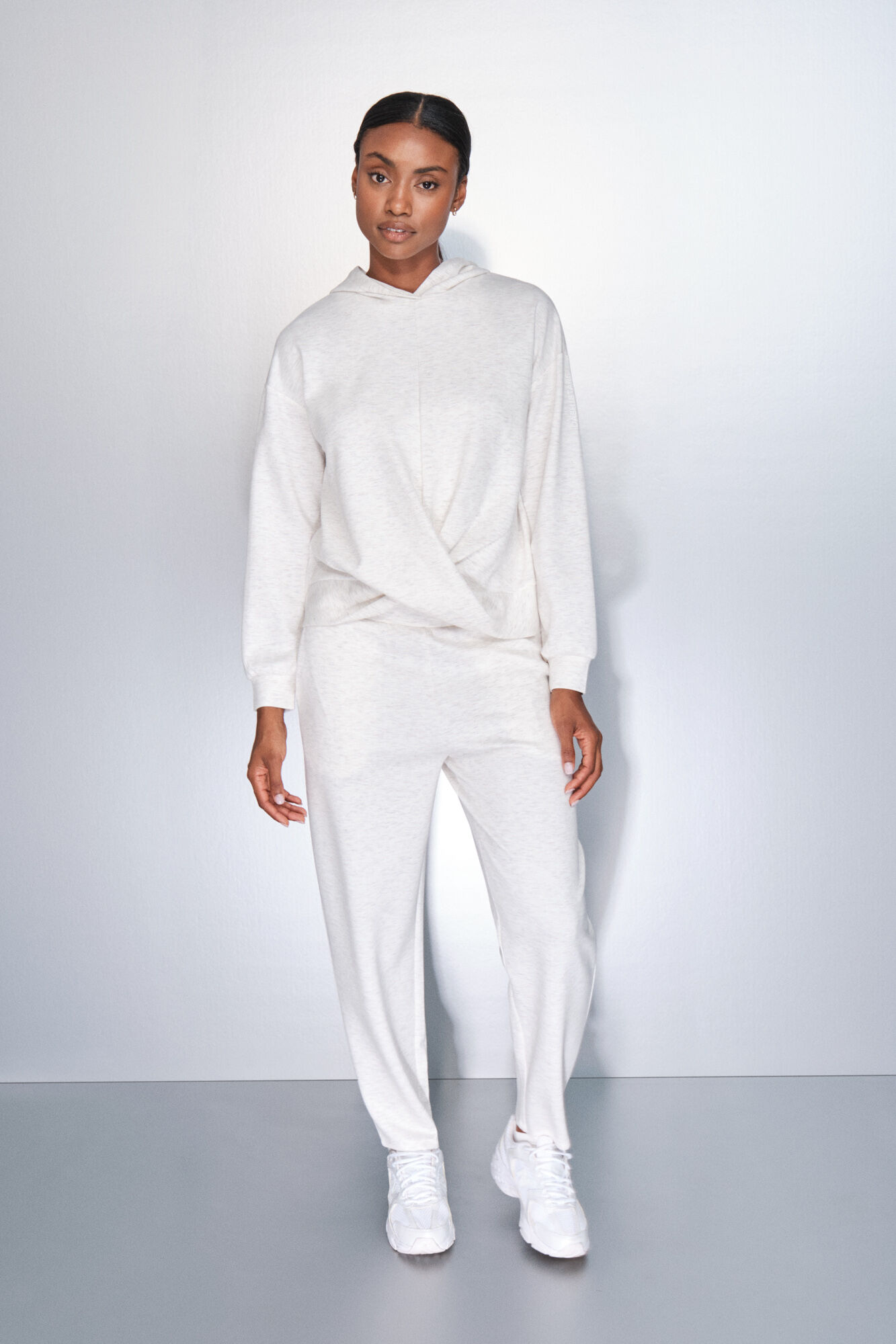 Dash and Stars Sweatshirt branco drapeado beige