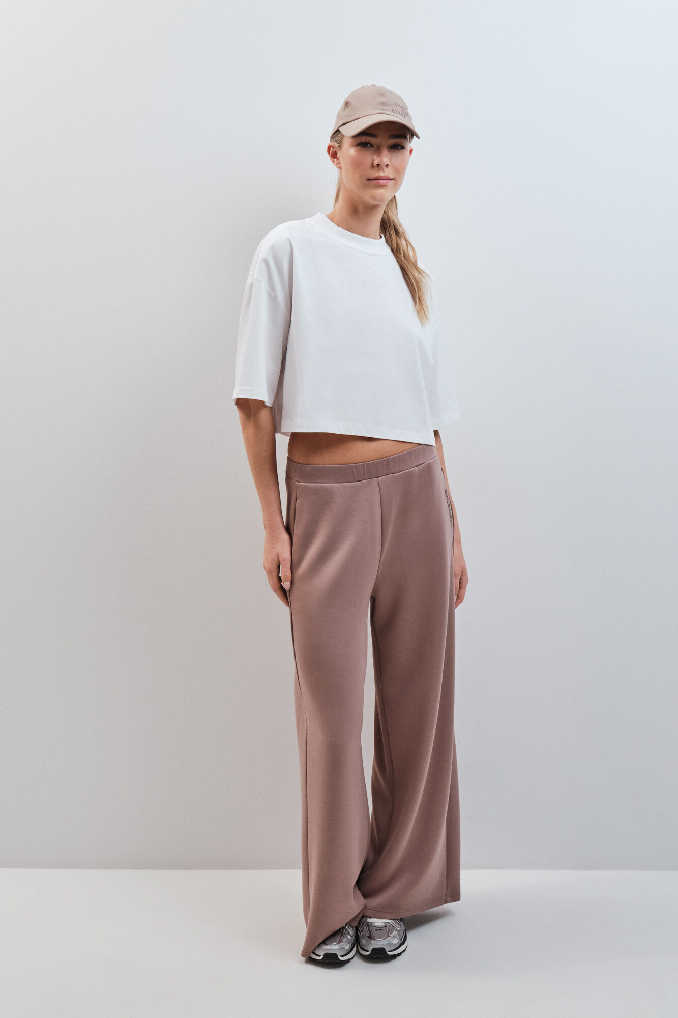 Dash and Stars T-shirt boxy 100% algod&atilde;o branco beige