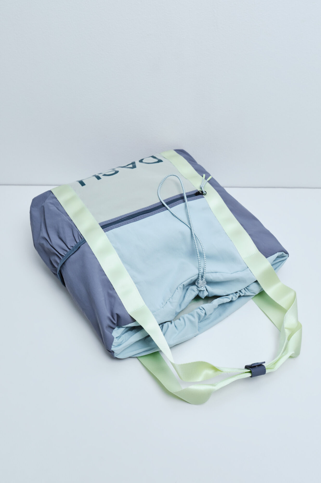 Dash and Stars Bolsa tote nylon color block verde